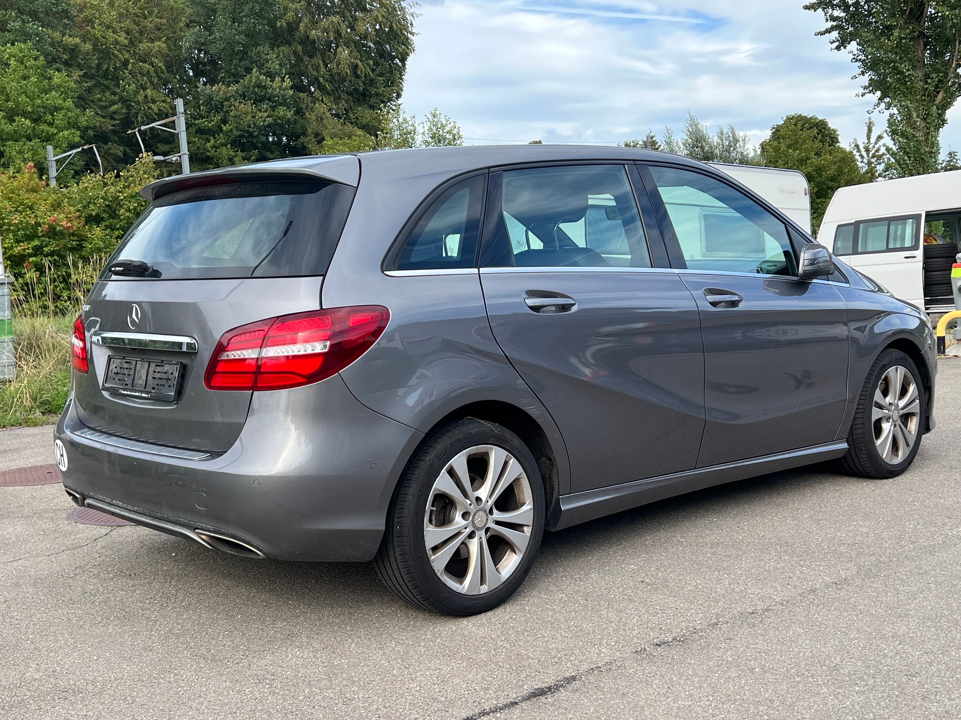 MERCEDES-BENZ B 200 AMG Line 7G-DCT-image-4