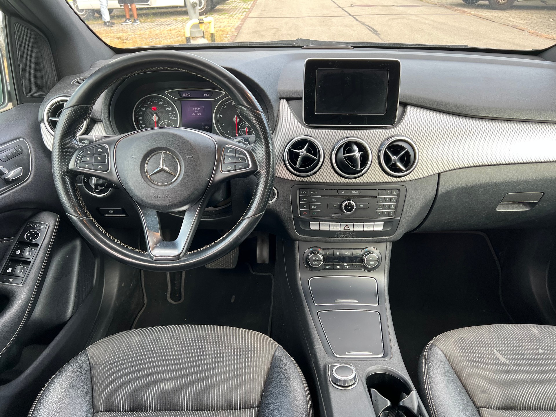 MERCEDES-BENZ B 200 AMG Line 7G-DCT-image-11