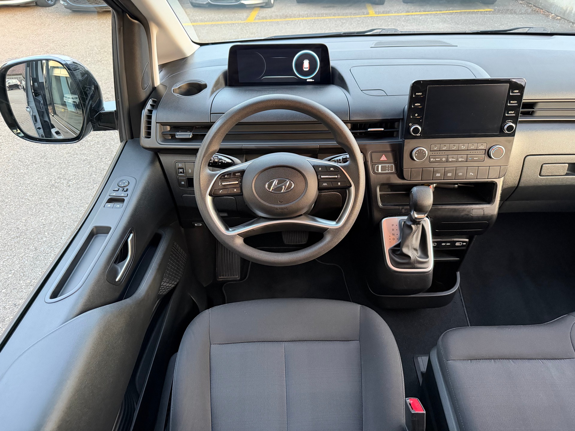 HYUNDAI Staria Premium 2.2 CRDi Amplia 4WD A-image-8