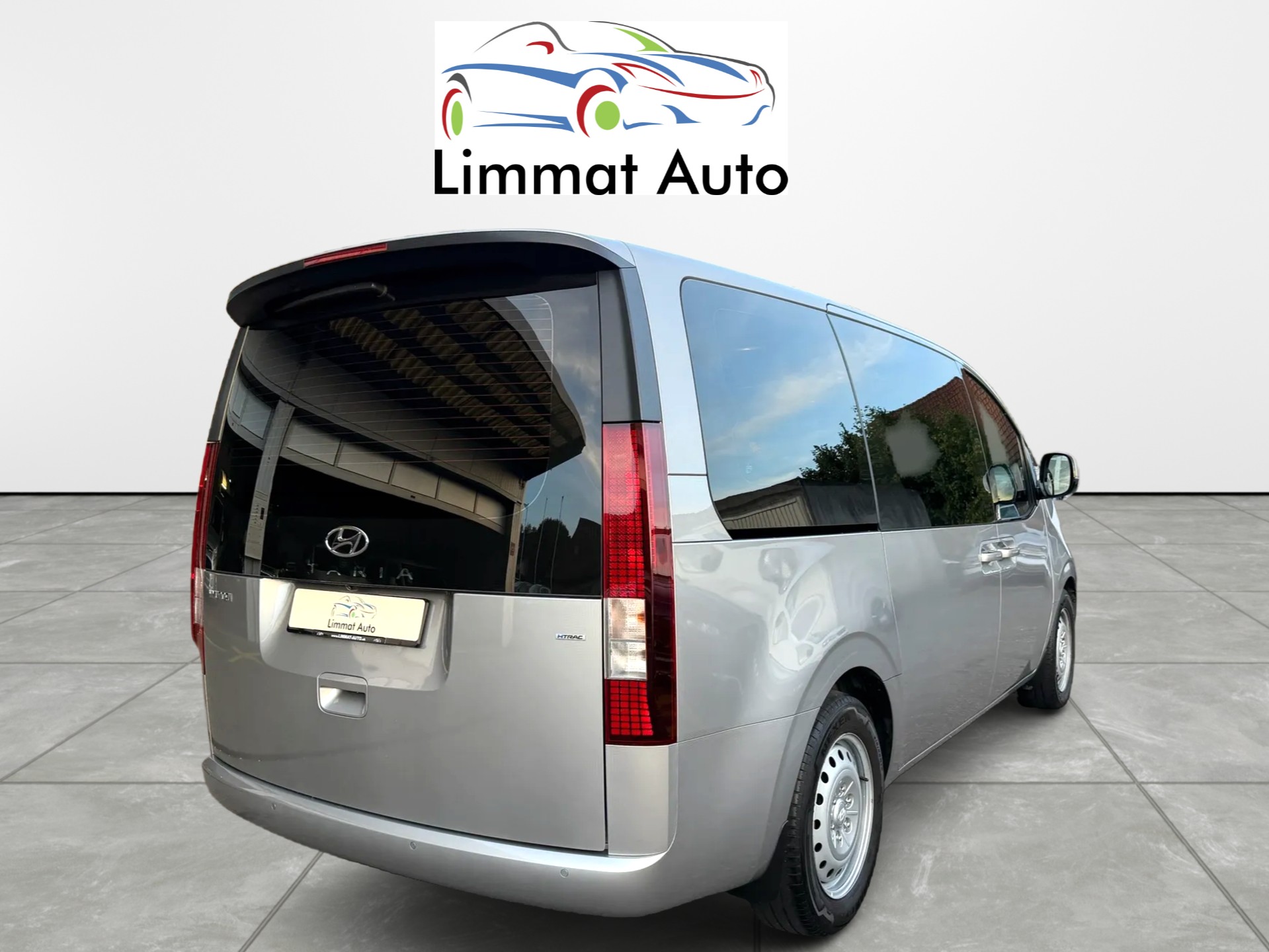 HYUNDAI Staria Premium 2.2 CRDi Amplia 4WD A-image-5
