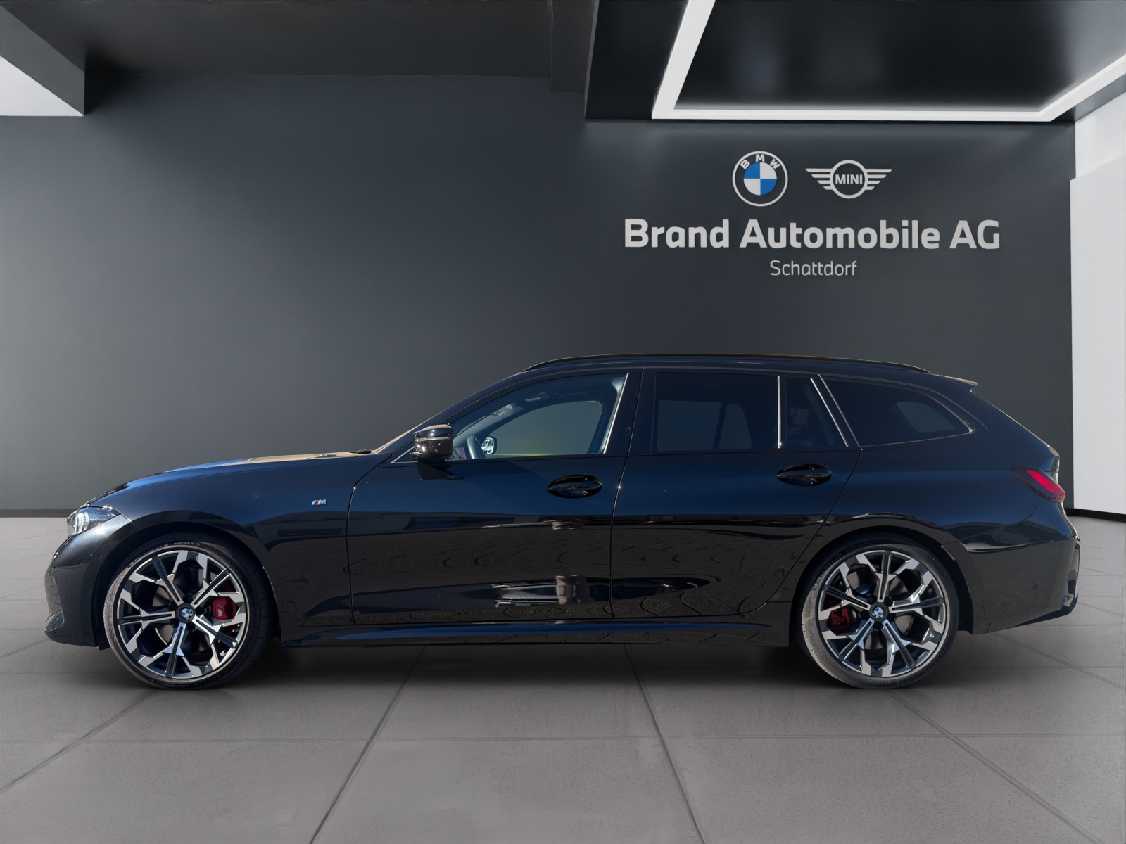 BMW M340i xDrive Touring-showroom-element-1