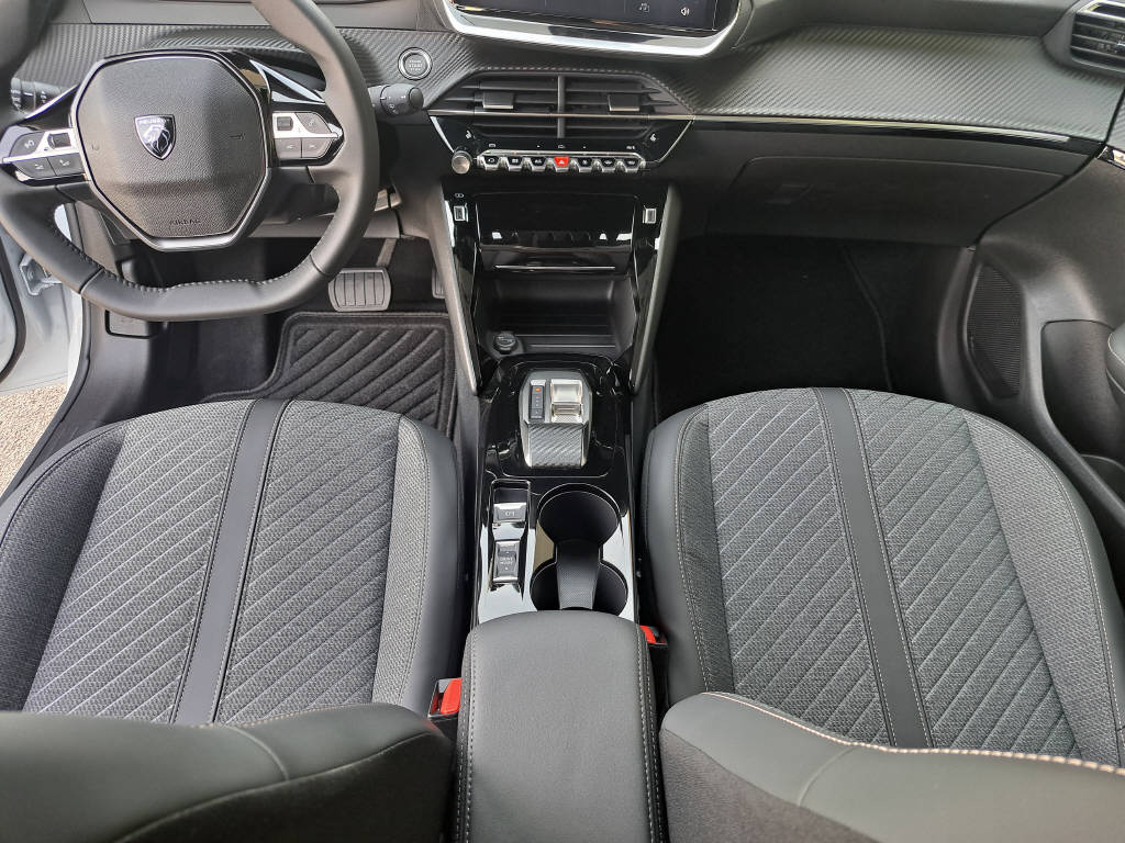 PEUGEOT 208 e-Allure 136cv-image-12