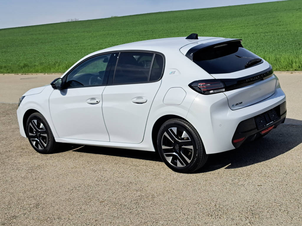 PEUGEOT 208 e-Allure 136cv-showroom-element-2
