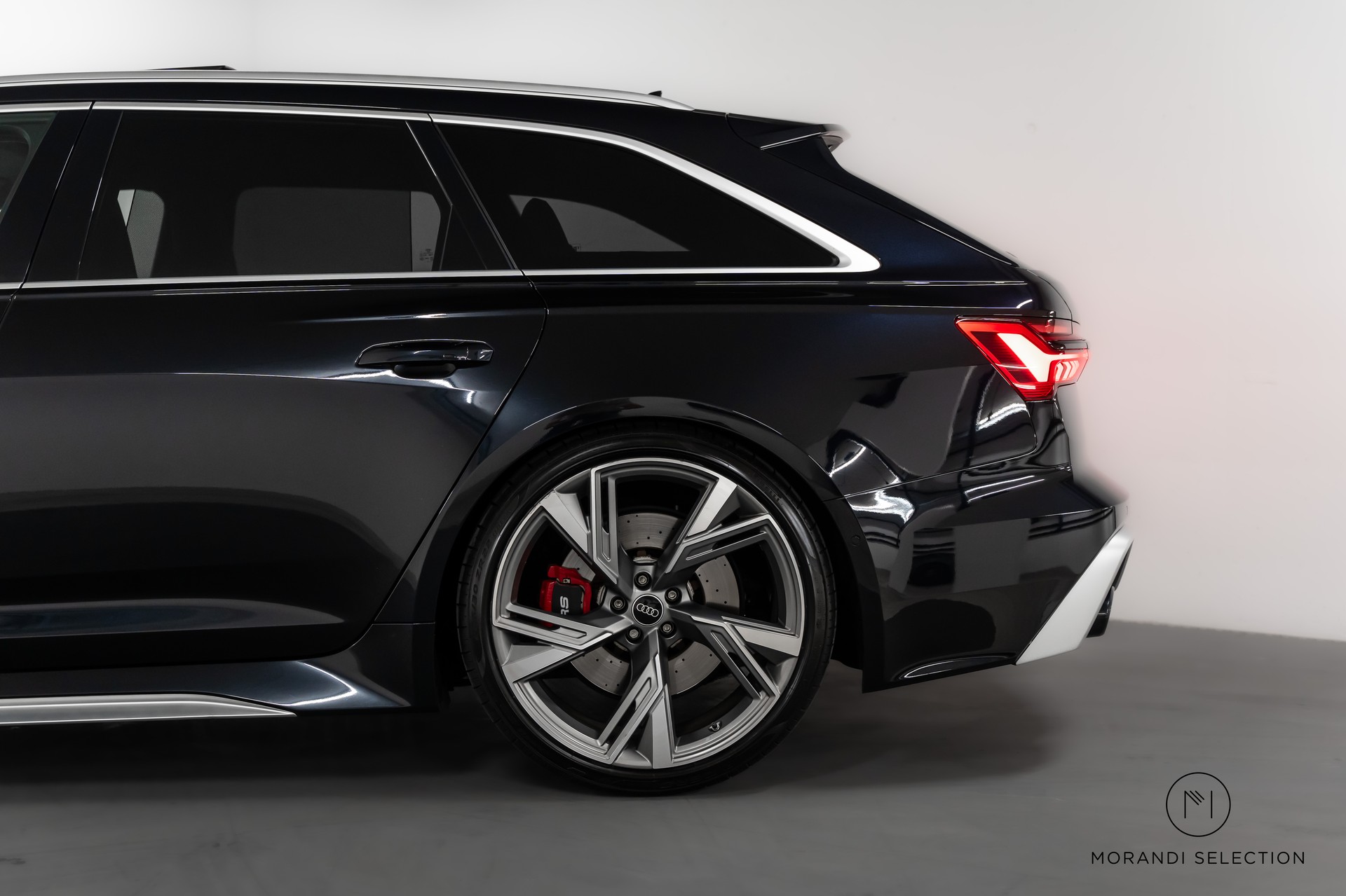 AUDI RS6 Avant 4.0 V8 TFSI quattro T-Tronic-showroom-element-1