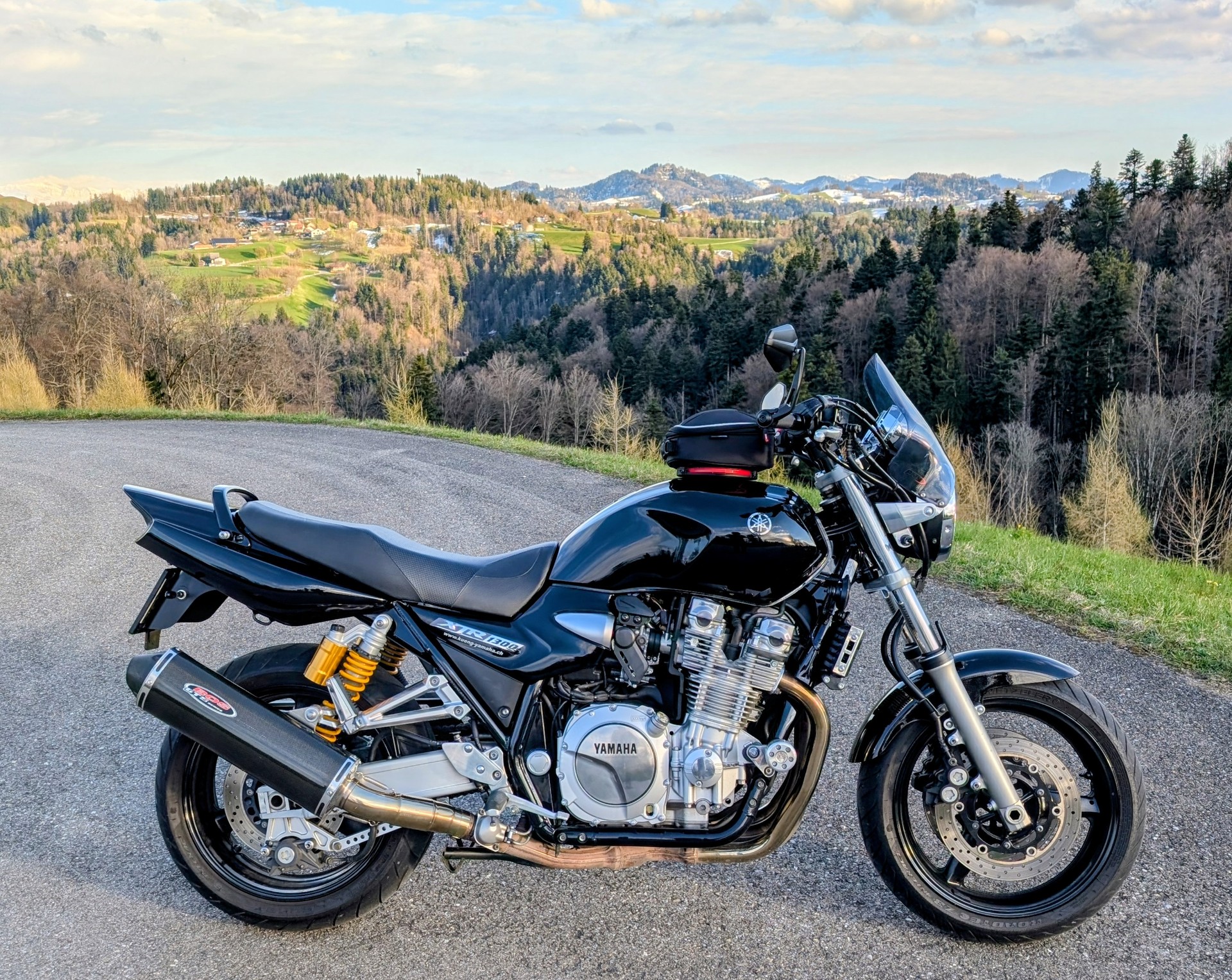 YAMAHA XJR 1300-image-2