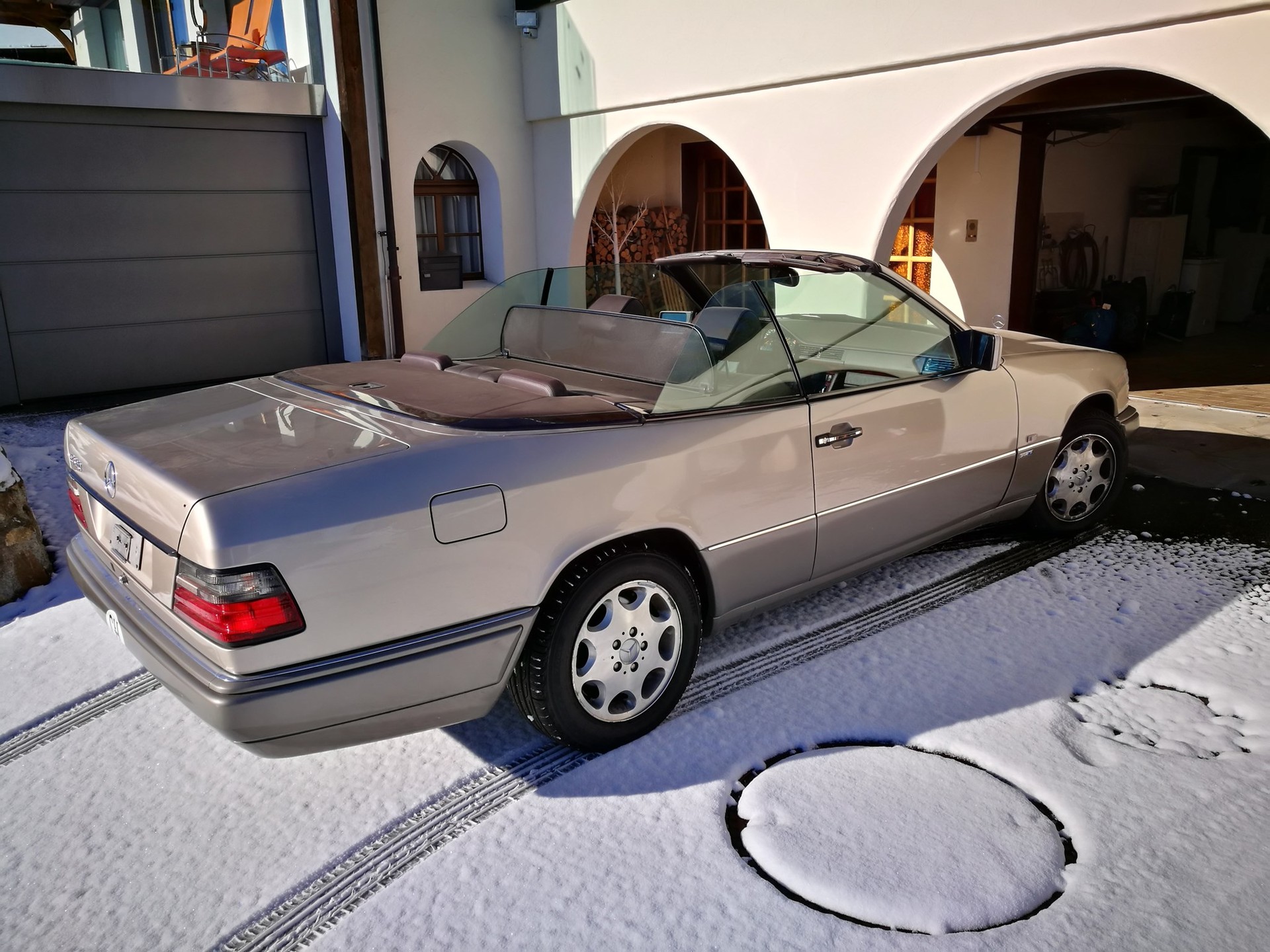 MERCEDES-BENZ E 320 Cabrio-image-2