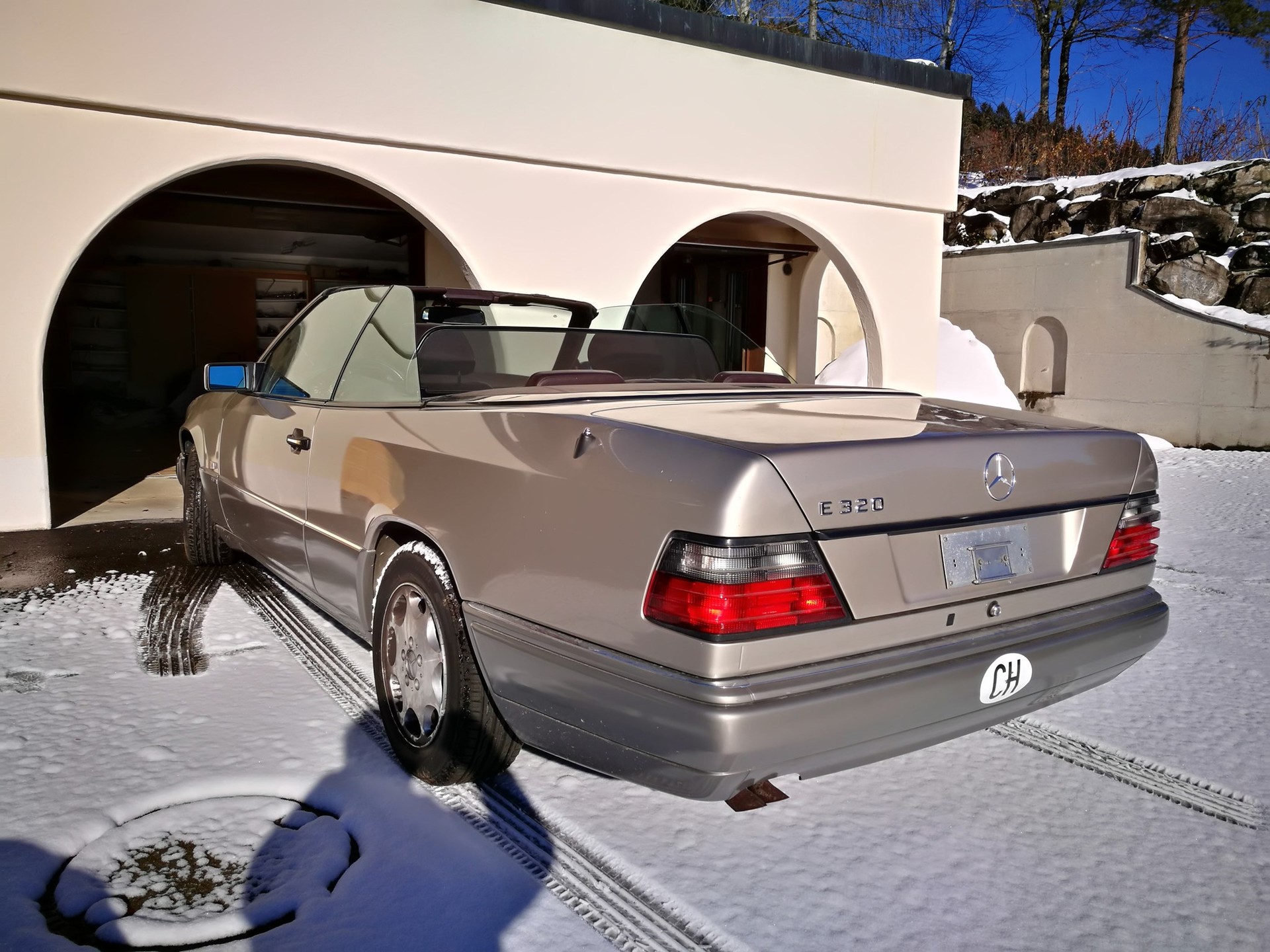 MERCEDES-BENZ E 320 Cabrio-image-3
