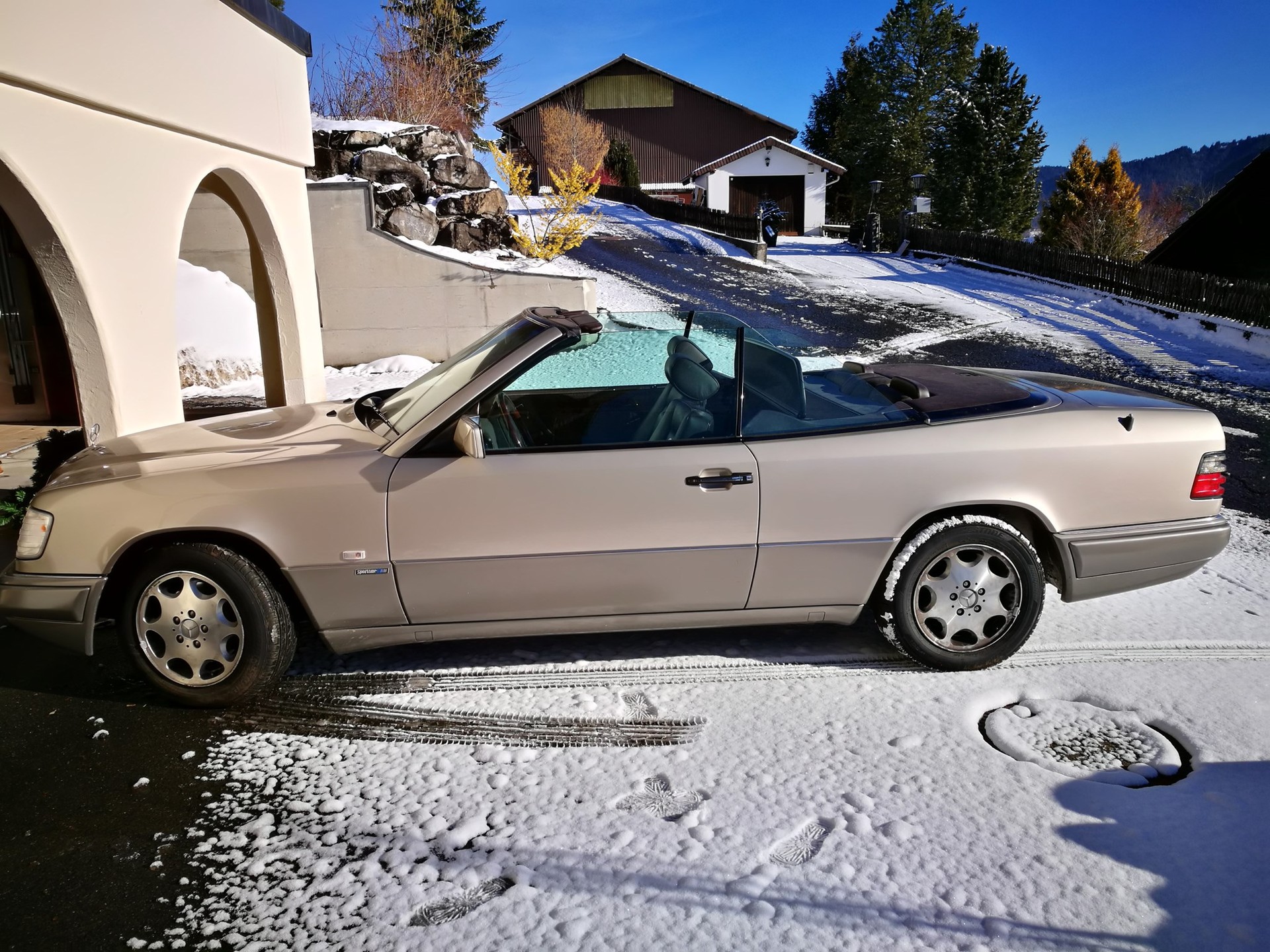 MERCEDES-BENZ E 320 Cabrio-image-7