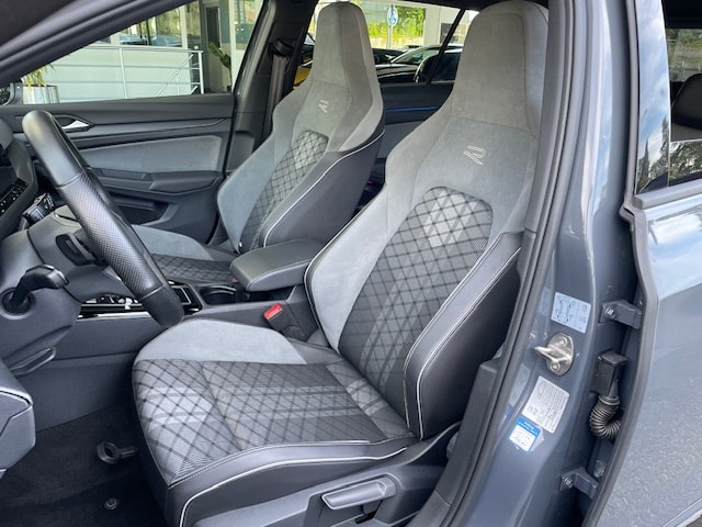 VW Golf 2.0 TSI R-Line DSG-image-8