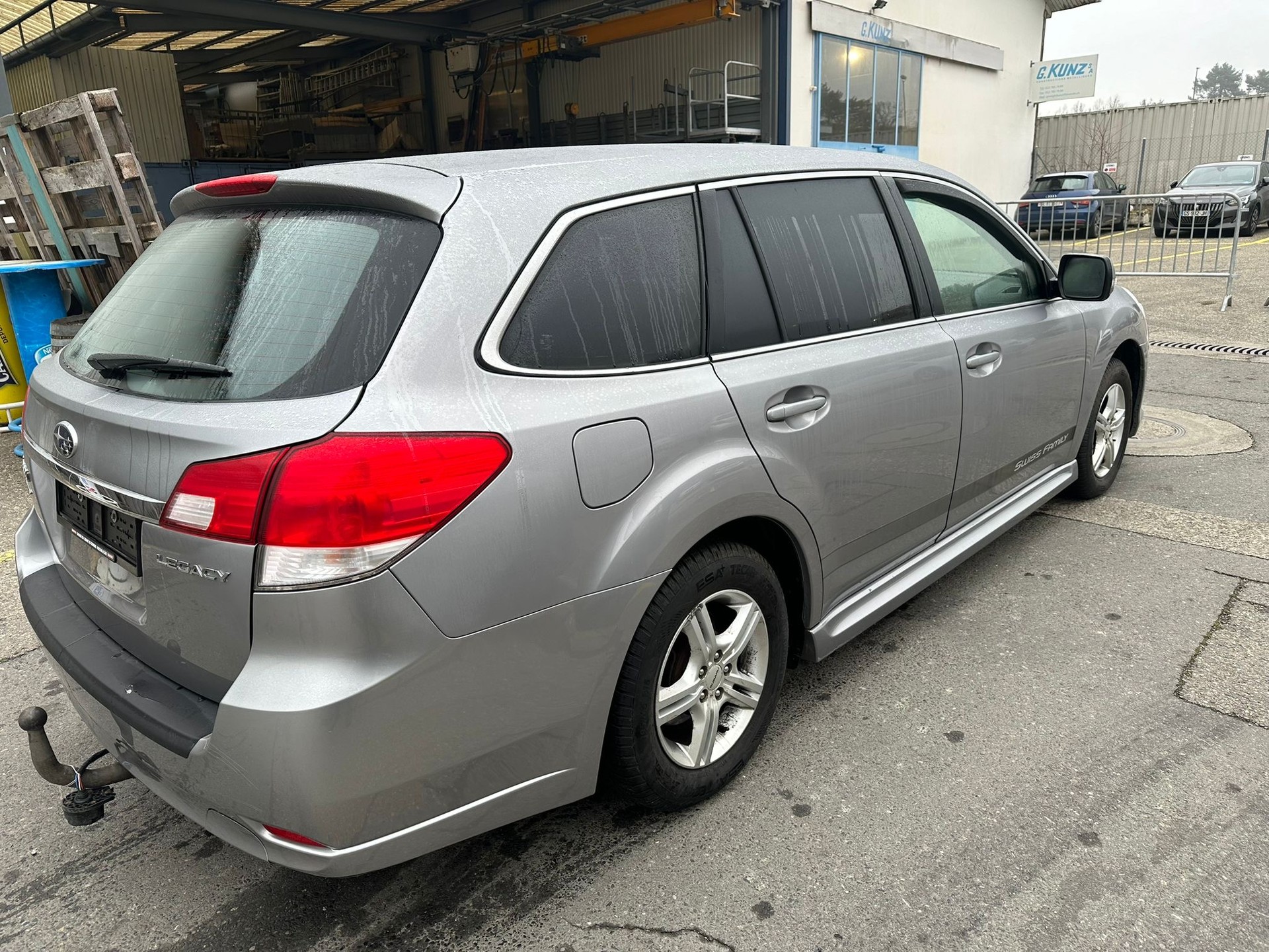 SUBARU Legacy 2.0i Swiss Special AWD-image-3