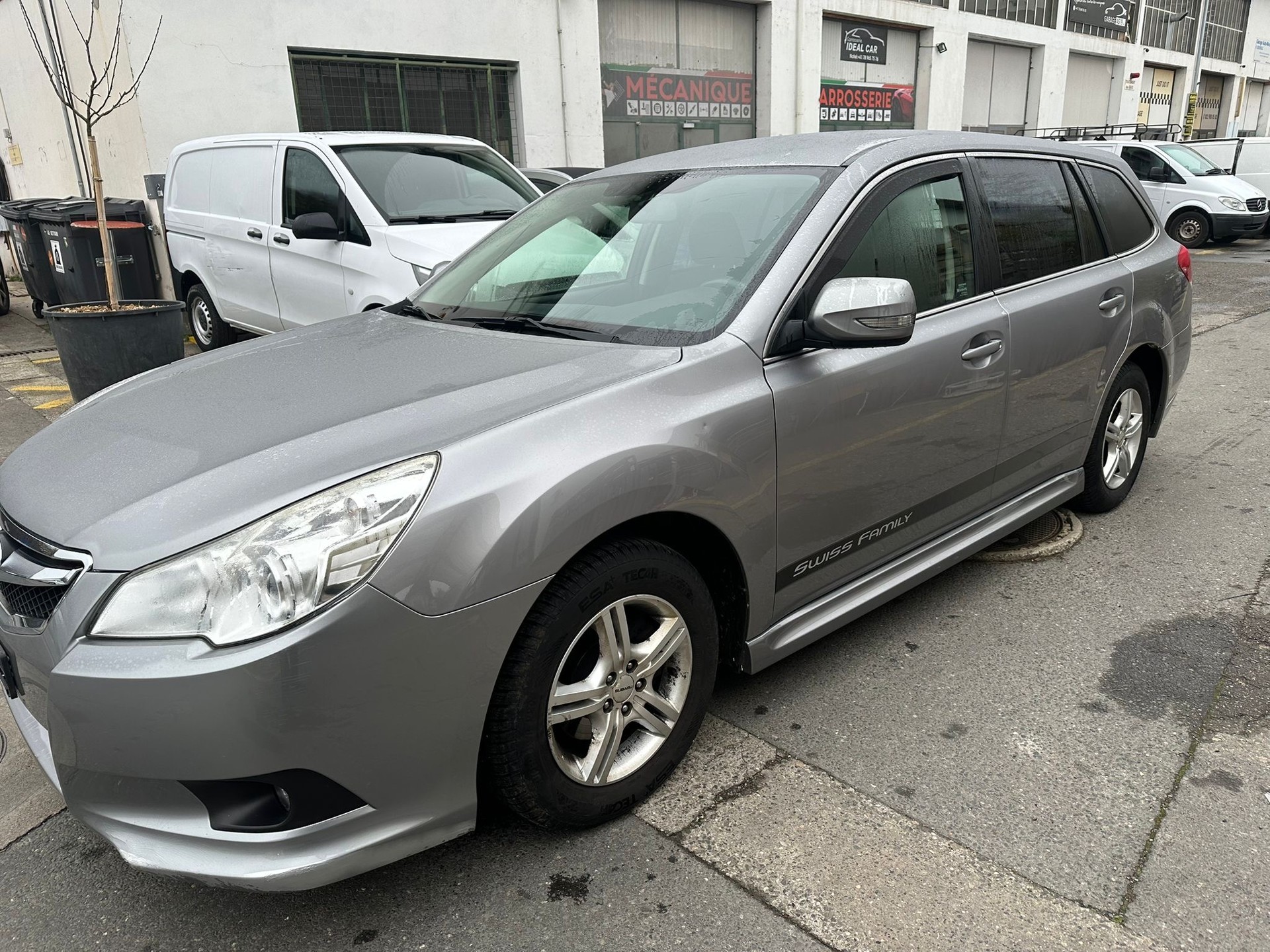 SUBARU Legacy 2.0i Swiss Special AWD-image-1