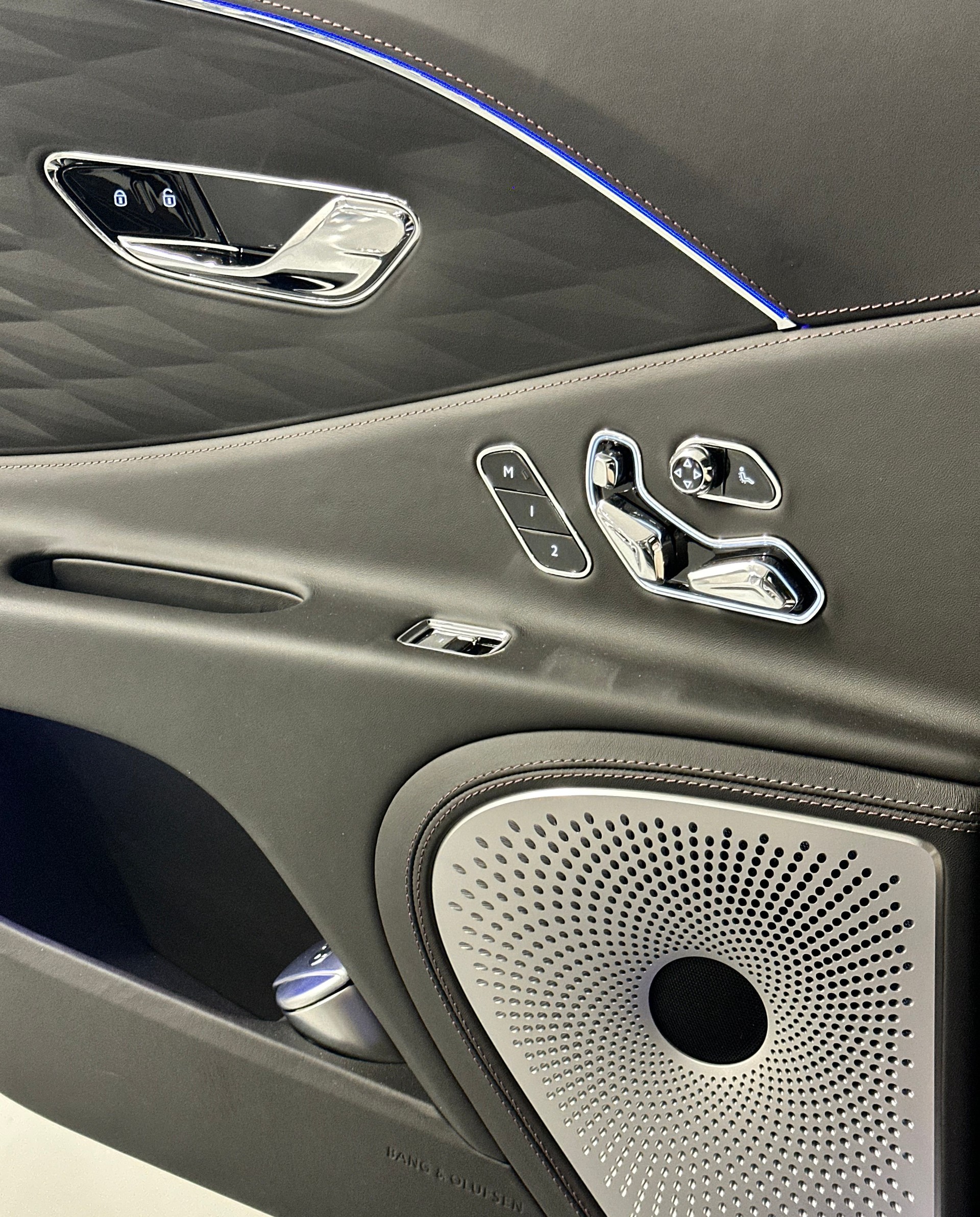 BENTLEY Flying Spur V6 Hybrid-image-21