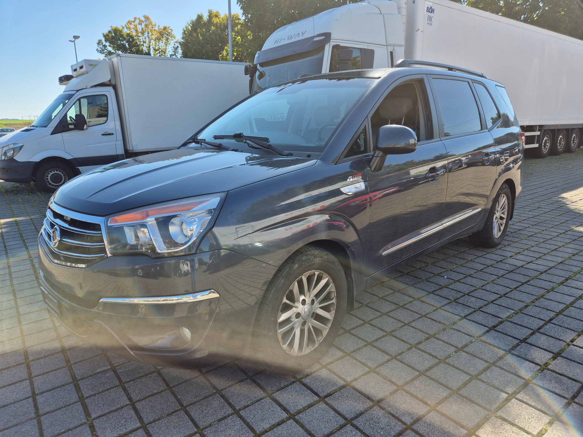 KGM-SsangYong Rodius SV200 e-XDi Quartz 4WD E-Tronic-image-2