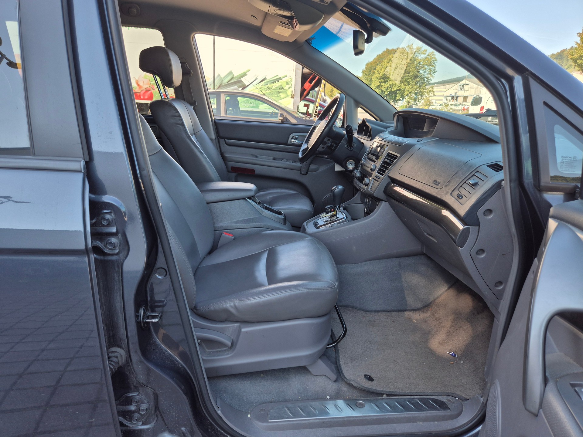 KGM-SsangYong Rodius SV200 e-XDi Quartz 4WD E-Tronic-image-11