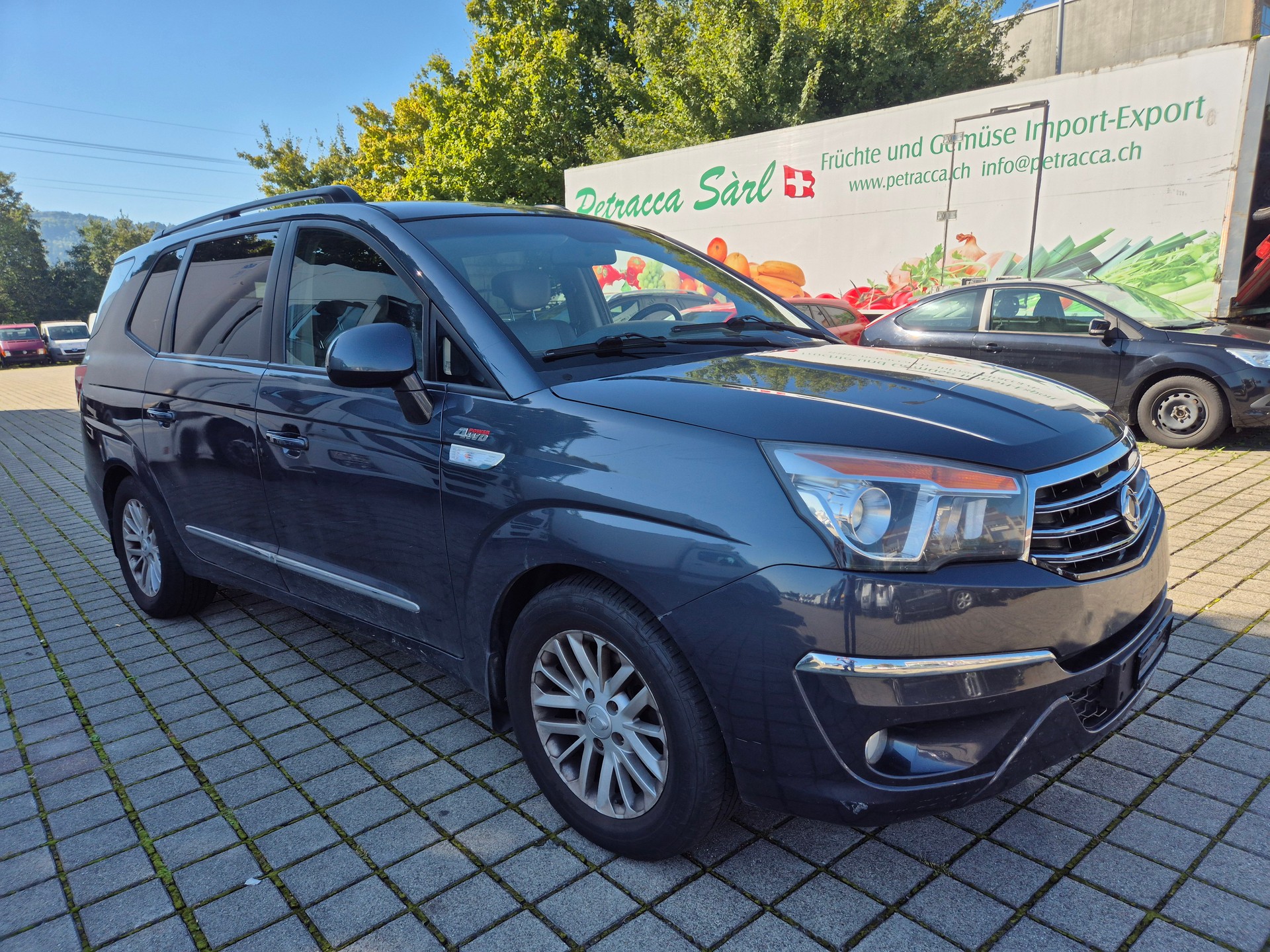KGM-SsangYong Rodius SV200 e-XDi Quartz 4WD E-Tronic-image-1