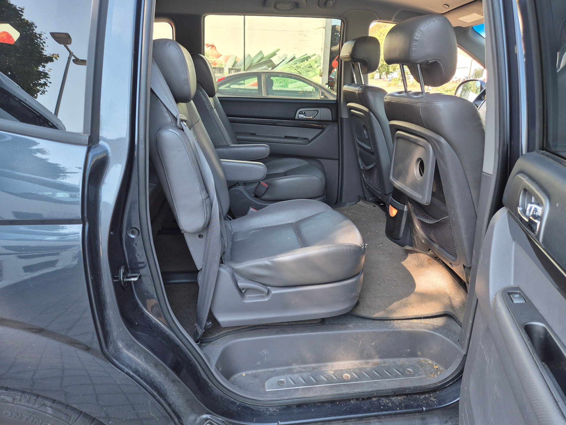 KGM-SsangYong Rodius SV200 e-XDi Quartz 4WD E-Tronic-image-13