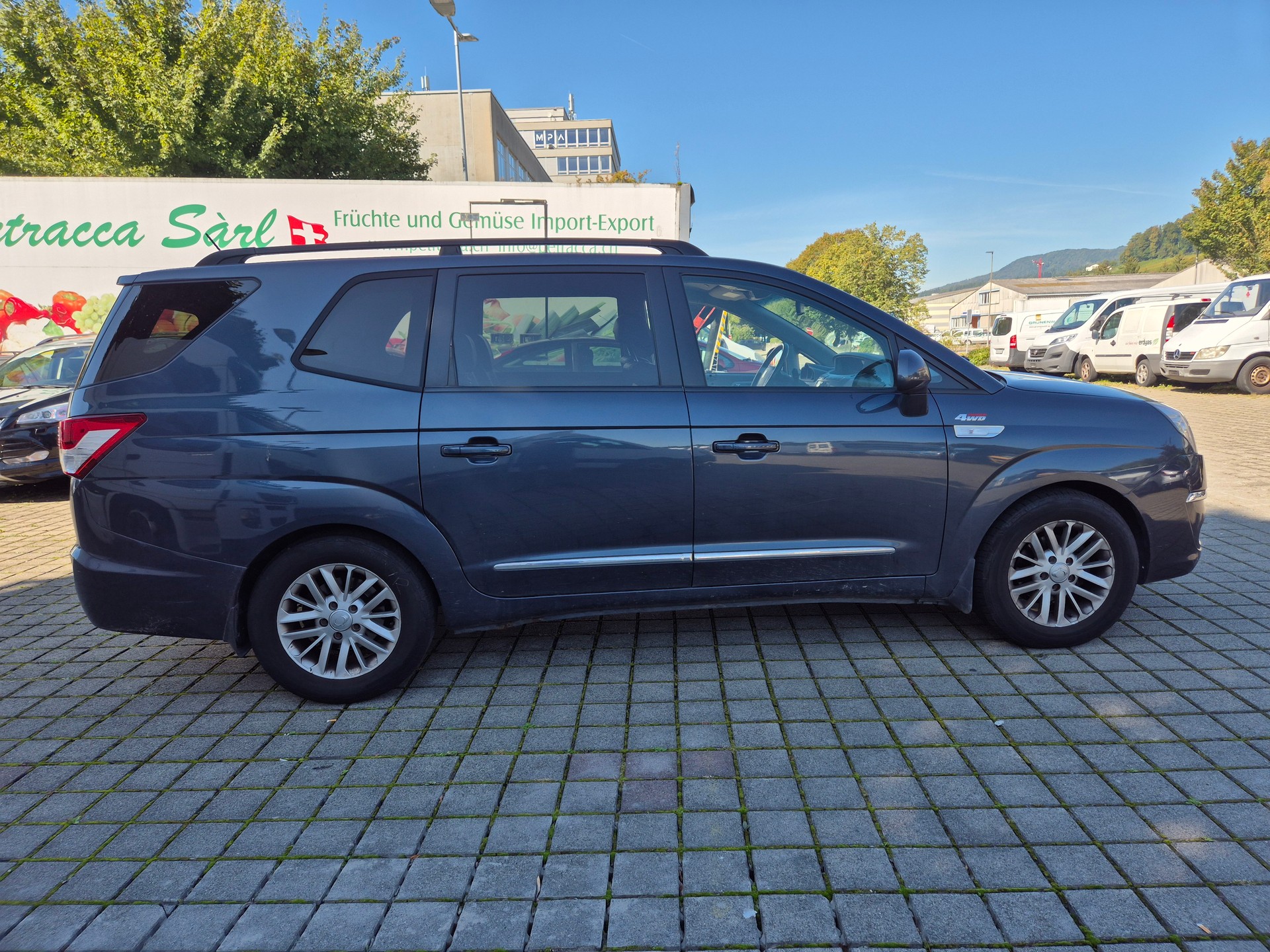 KGM-SsangYong Rodius SV200 e-XDi Quartz 4WD E-Tronic-image-3