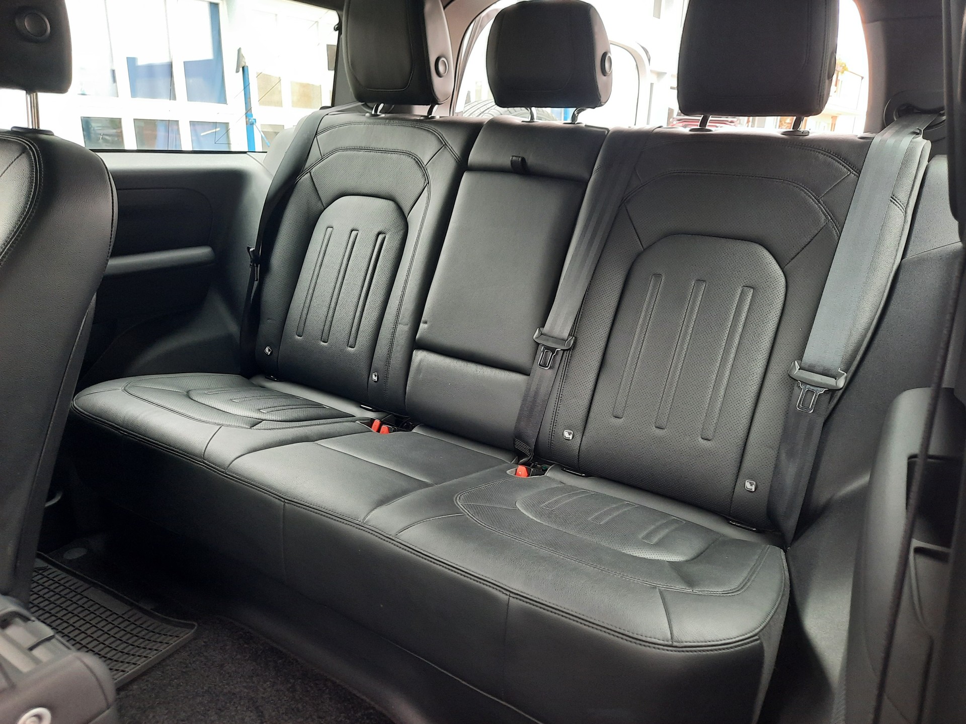LAND ROVER Defender 90 3.0D I6 200 X-Dynamic S AT8-image-6
