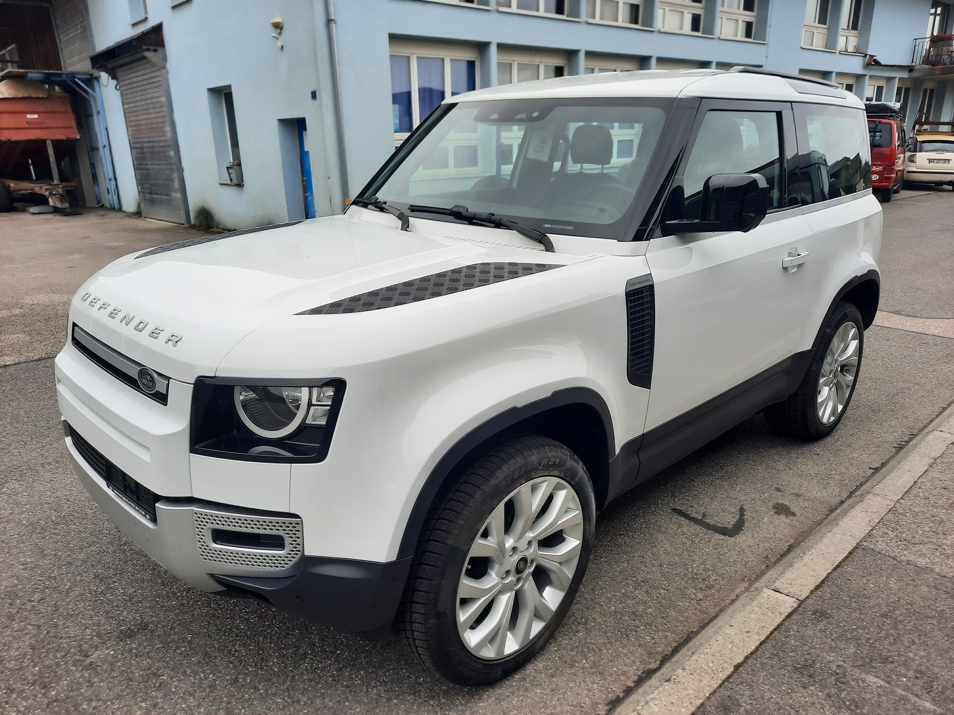 LAND ROVER Defender 90 3.0D I6 200 X-Dynamic S AT8