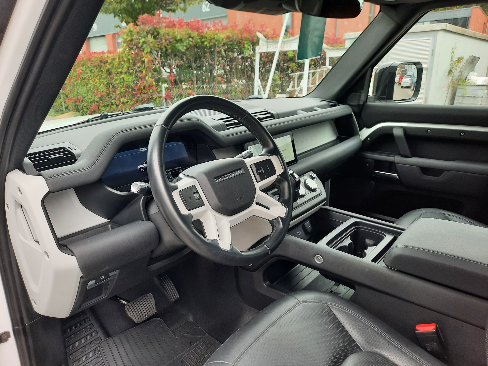 LAND ROVER Defender 90 3.0D I6 200 X-Dynamic S AT8-image-9