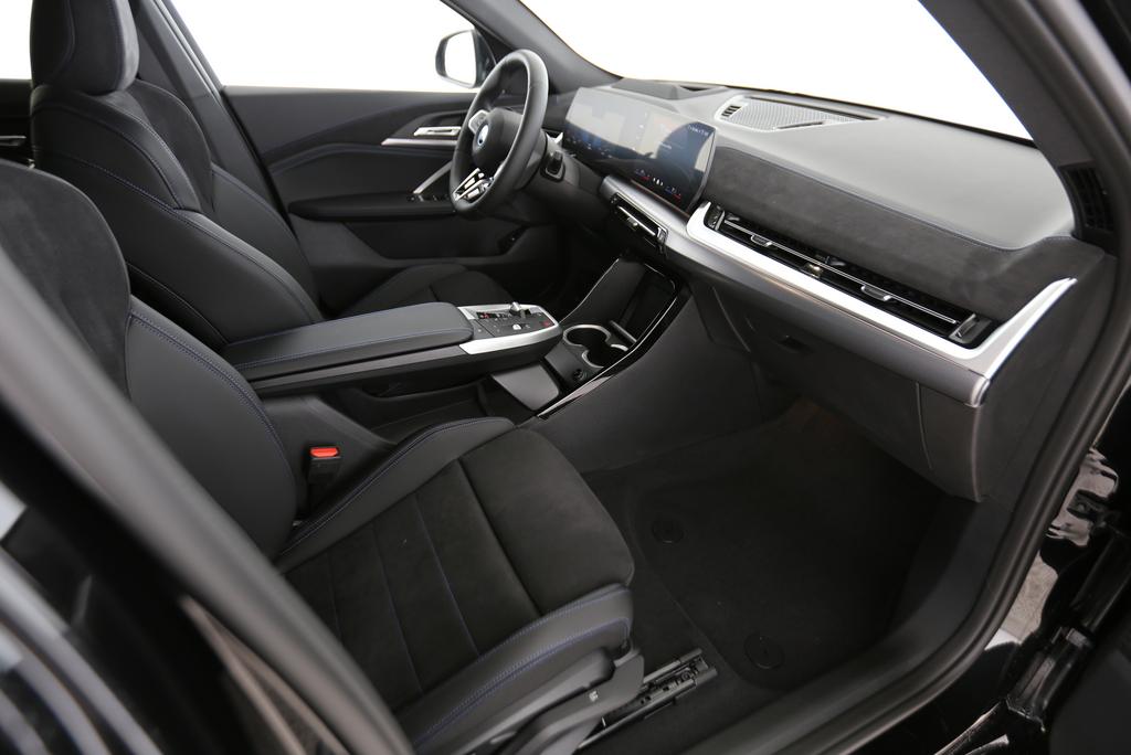 BMW iX2 20 eDrive-image-5
