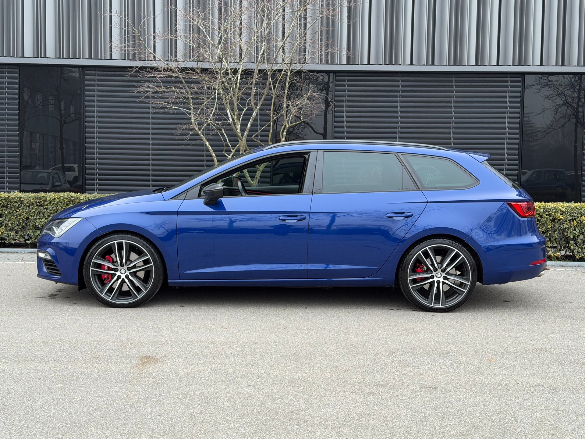 SEAT Leon ST 2.0 TSI Cupra 300 4 Drive DSG-image-1