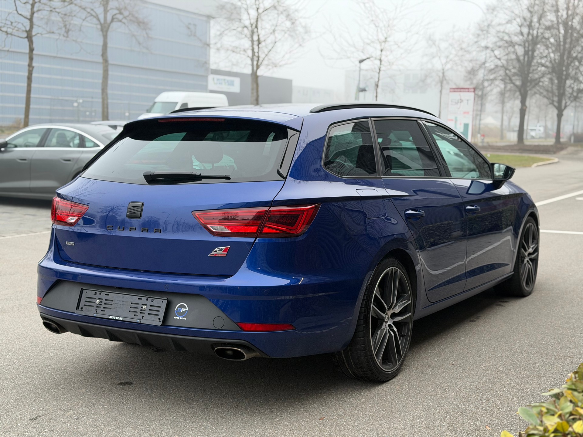 SEAT Leon ST 2.0 TSI Cupra 300 4 Drive DSG-image-3
