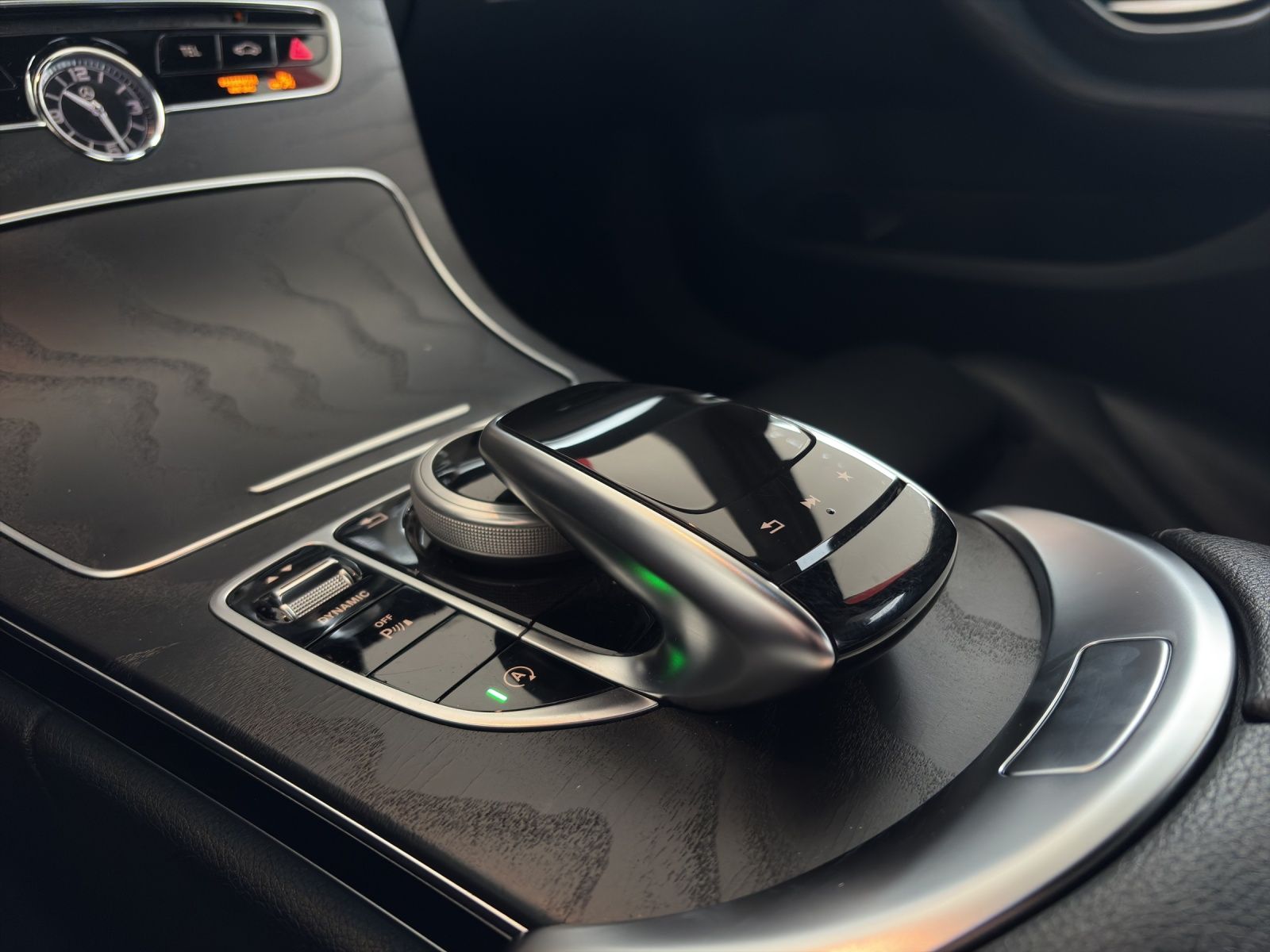 MERCEDES-BENZ C 300 AMG Line 9G-Tronic-image-19
