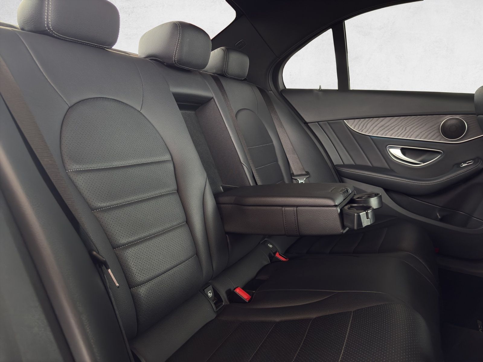 MERCEDES-BENZ C 300 AMG Line 9G-Tronic-image-17