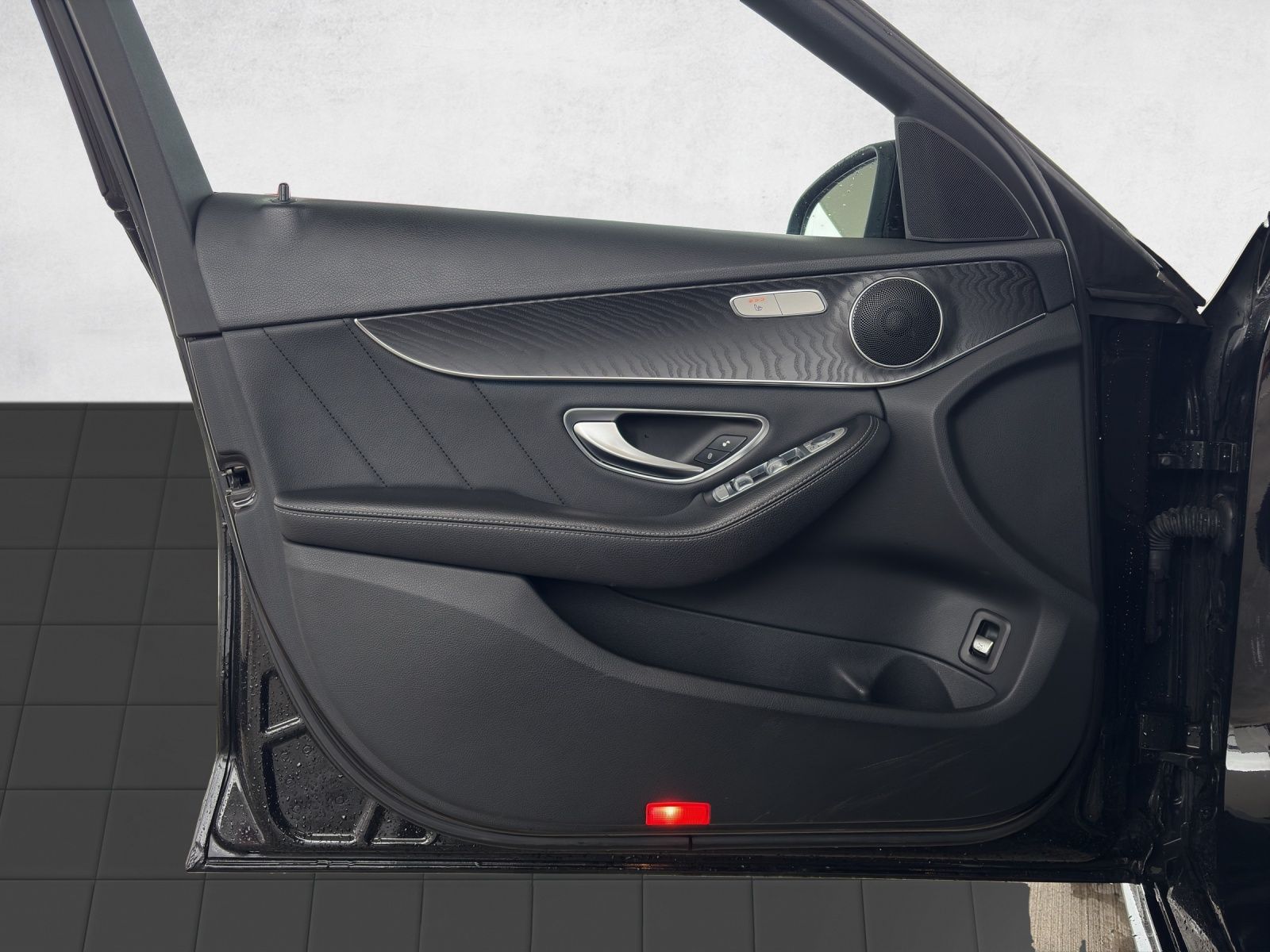 MERCEDES-BENZ C 300 AMG Line 9G-Tronic-image-15