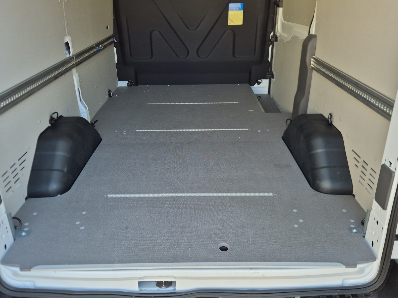 FORD E-Transit Van 350 L2H2 68kWh Trend-image-19