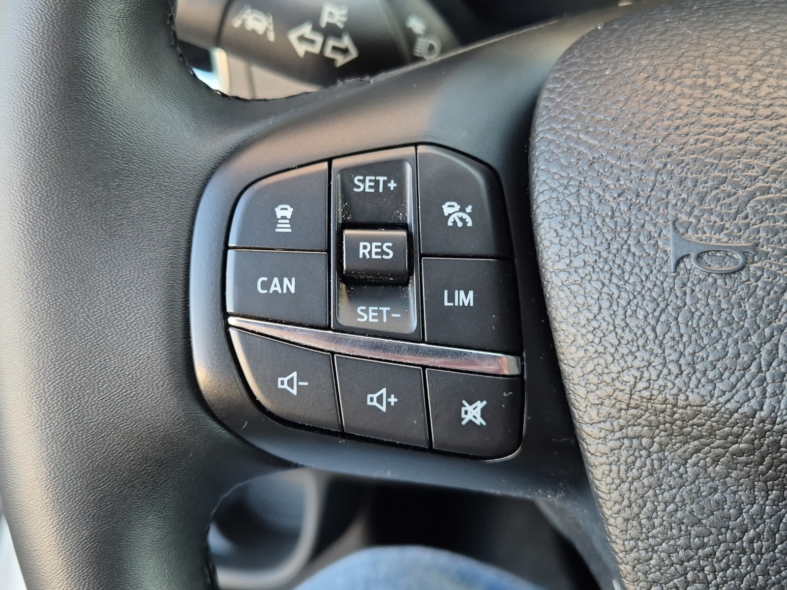 FORD E-Transit Van 350 L2H2 68kWh Trend-image-16
