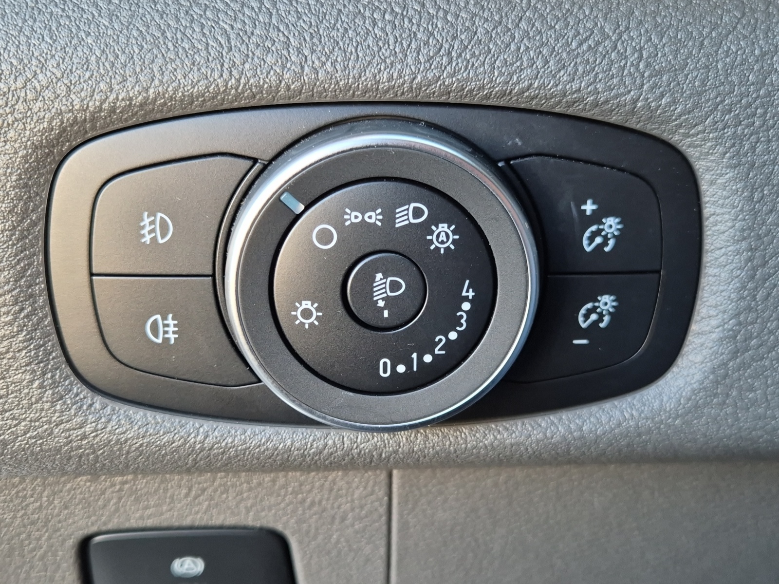 FORD E-Transit Van 350 L2H2 68kWh Trend-image-17