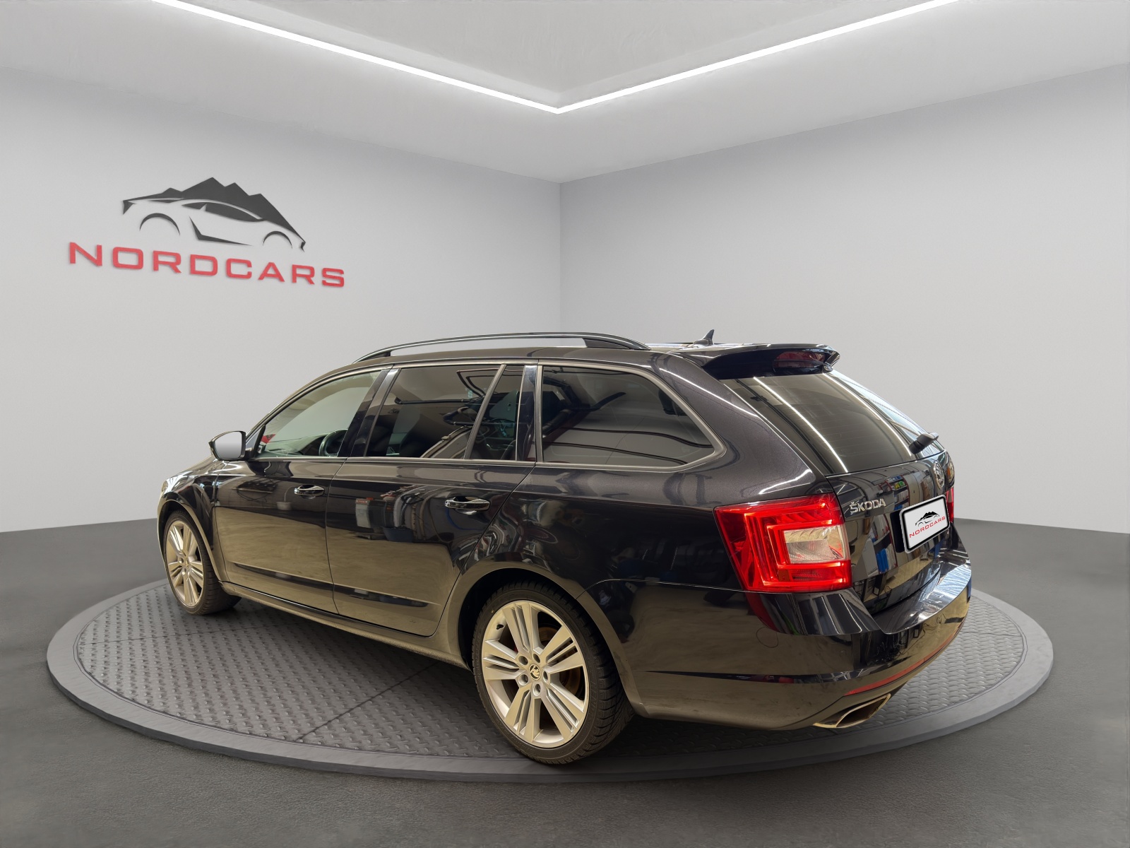 SKODA Octavia Combi 2.0 TDI RS DSG-showroom-element-2