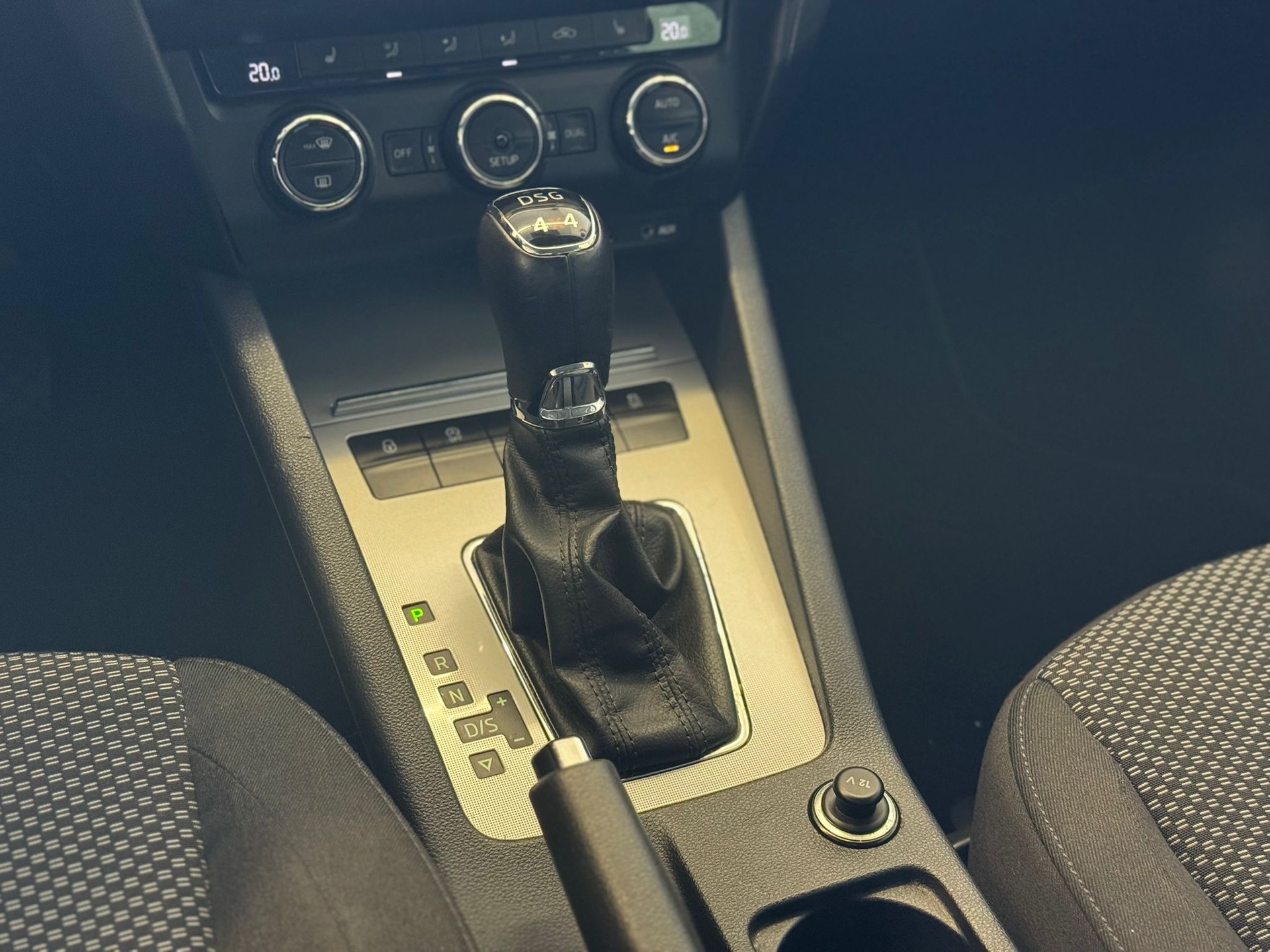 SKODA Octavia Combi 1.8 TSI Ambition 4x4 DSG AHK 1600KG.-image-12