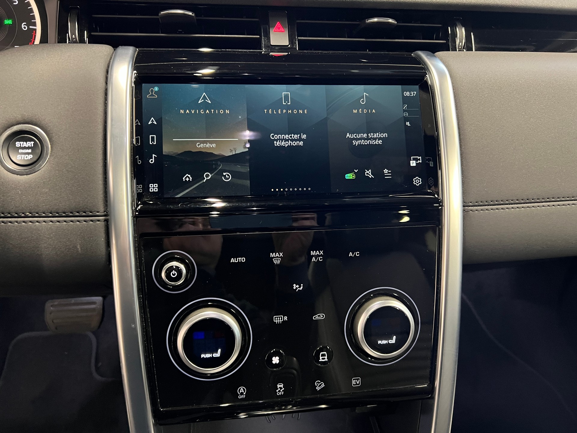 LAND ROVER Discovery Sport 1.5 T 300e SE-image-4