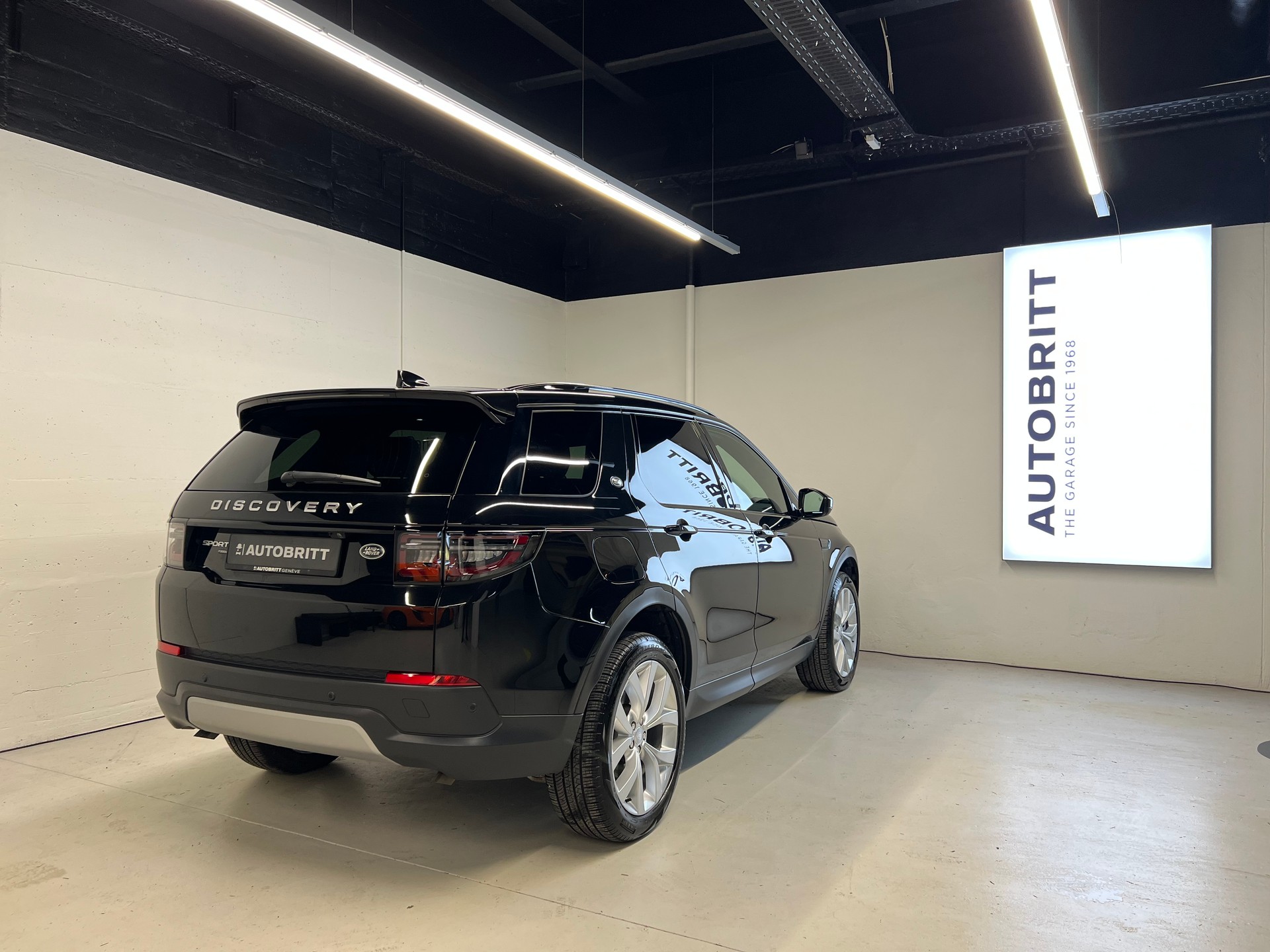 LAND ROVER Discovery Sport 1.5 T 300e SE-showroom-element-1