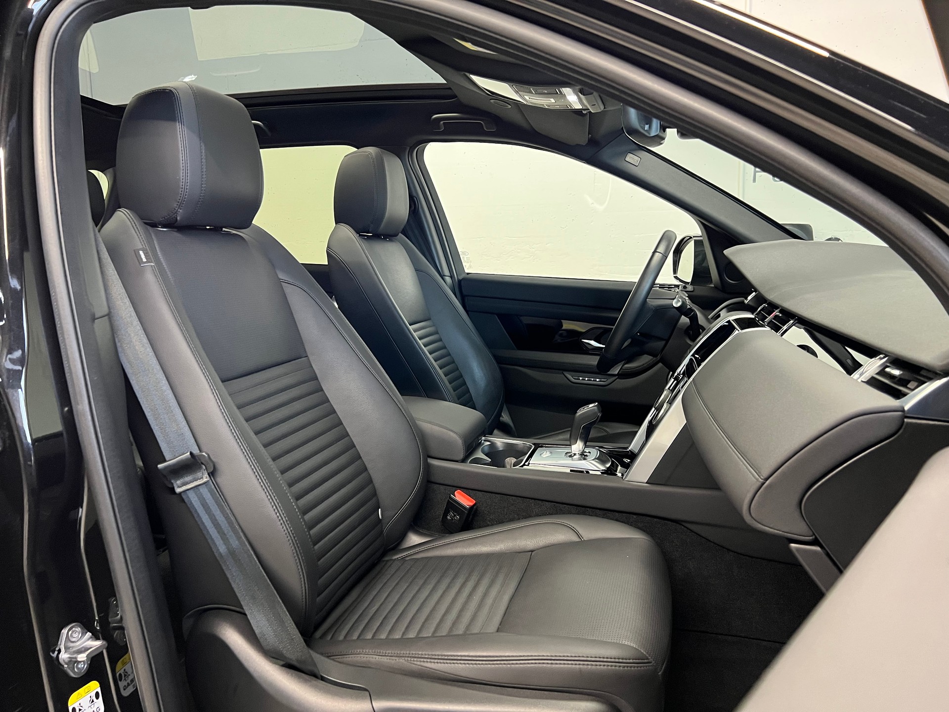 LAND ROVER Discovery Sport 1.5 T 300e SE-image-5