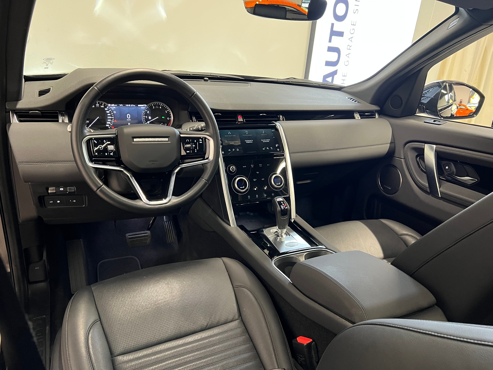 LAND ROVER Discovery Sport 1.5 T 300e SE-showroom-element-2