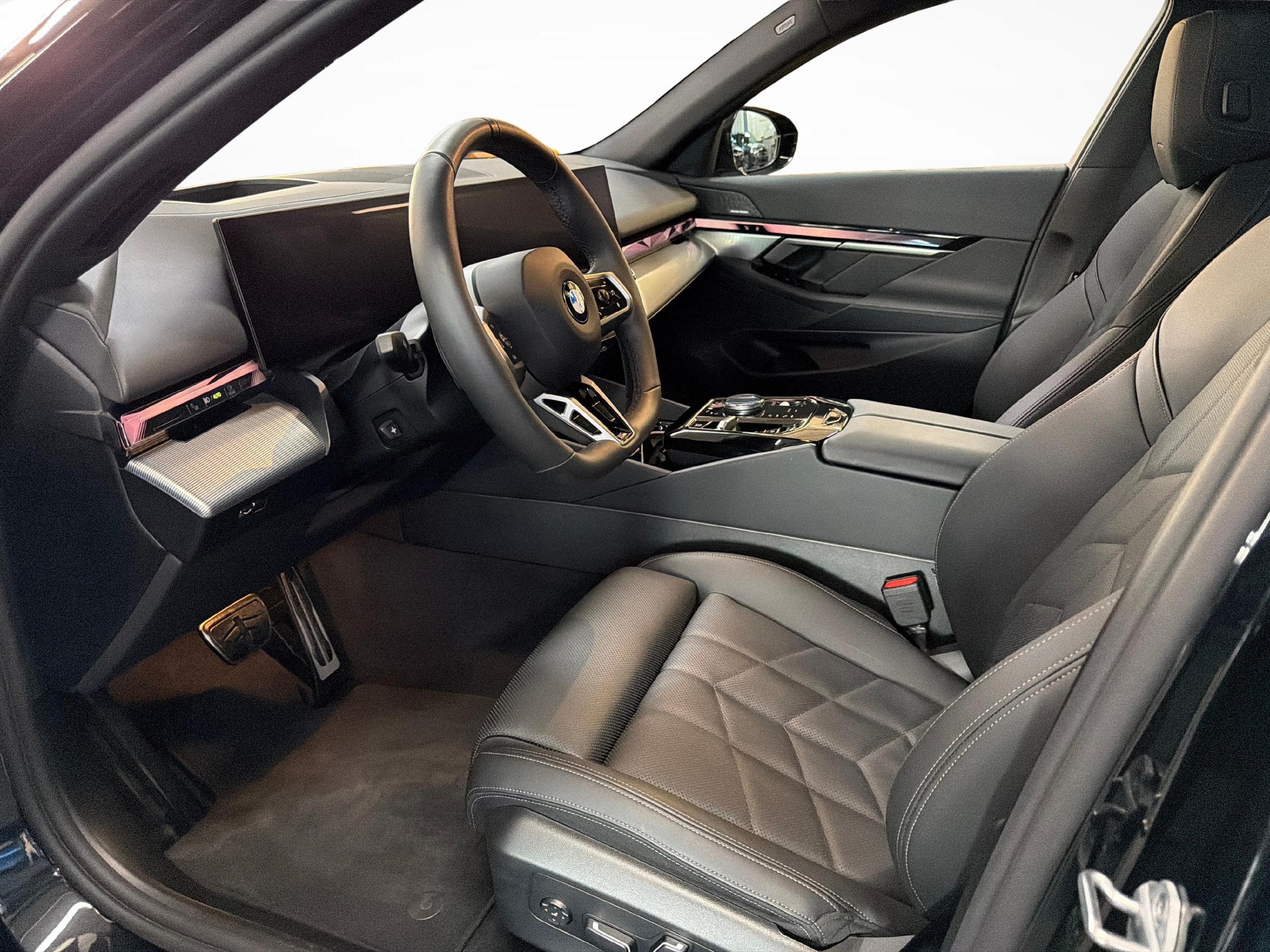 BMW 520d xDrive Touring-image-9