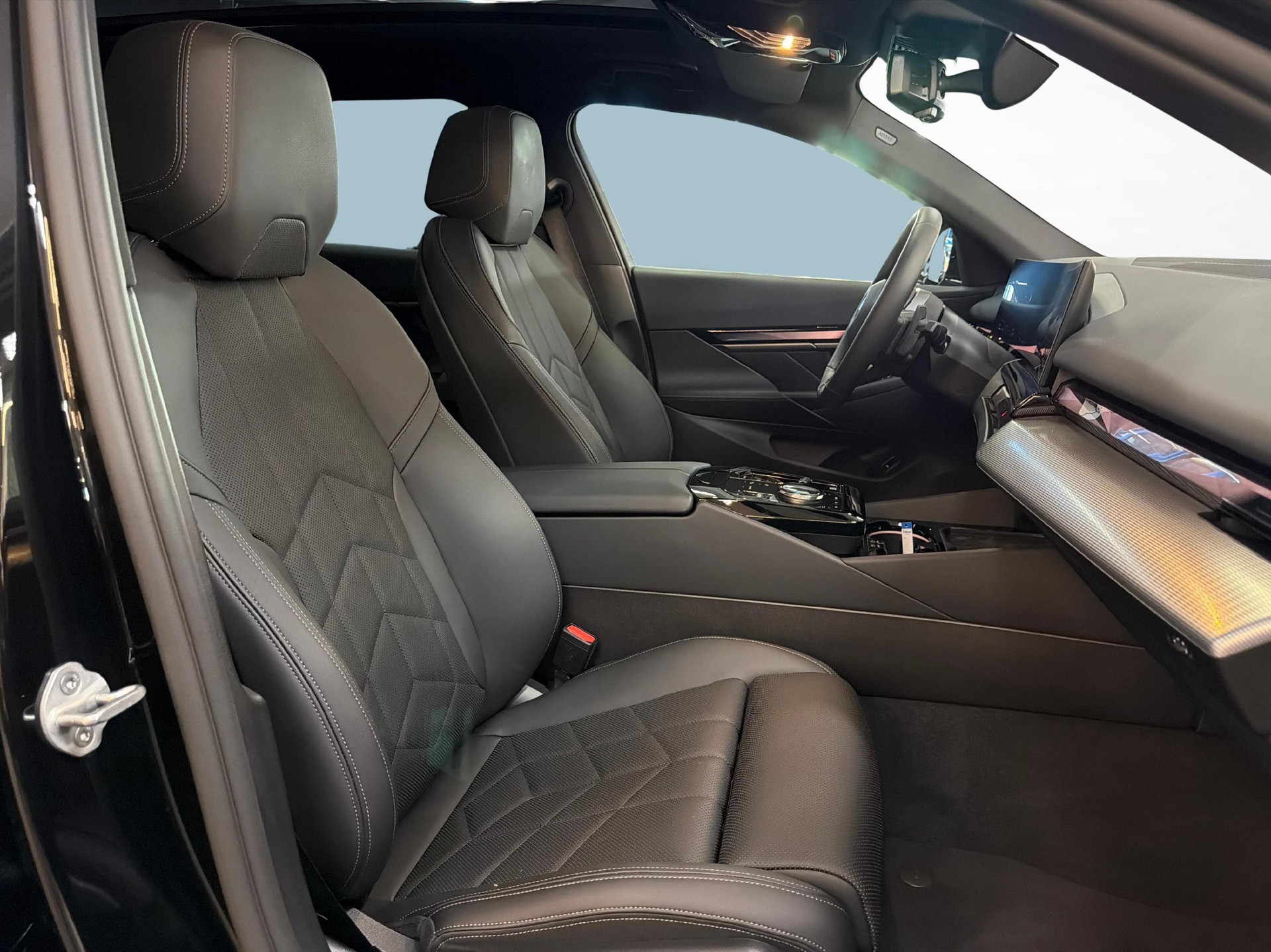 BMW 520d xDrive Touring-image-10