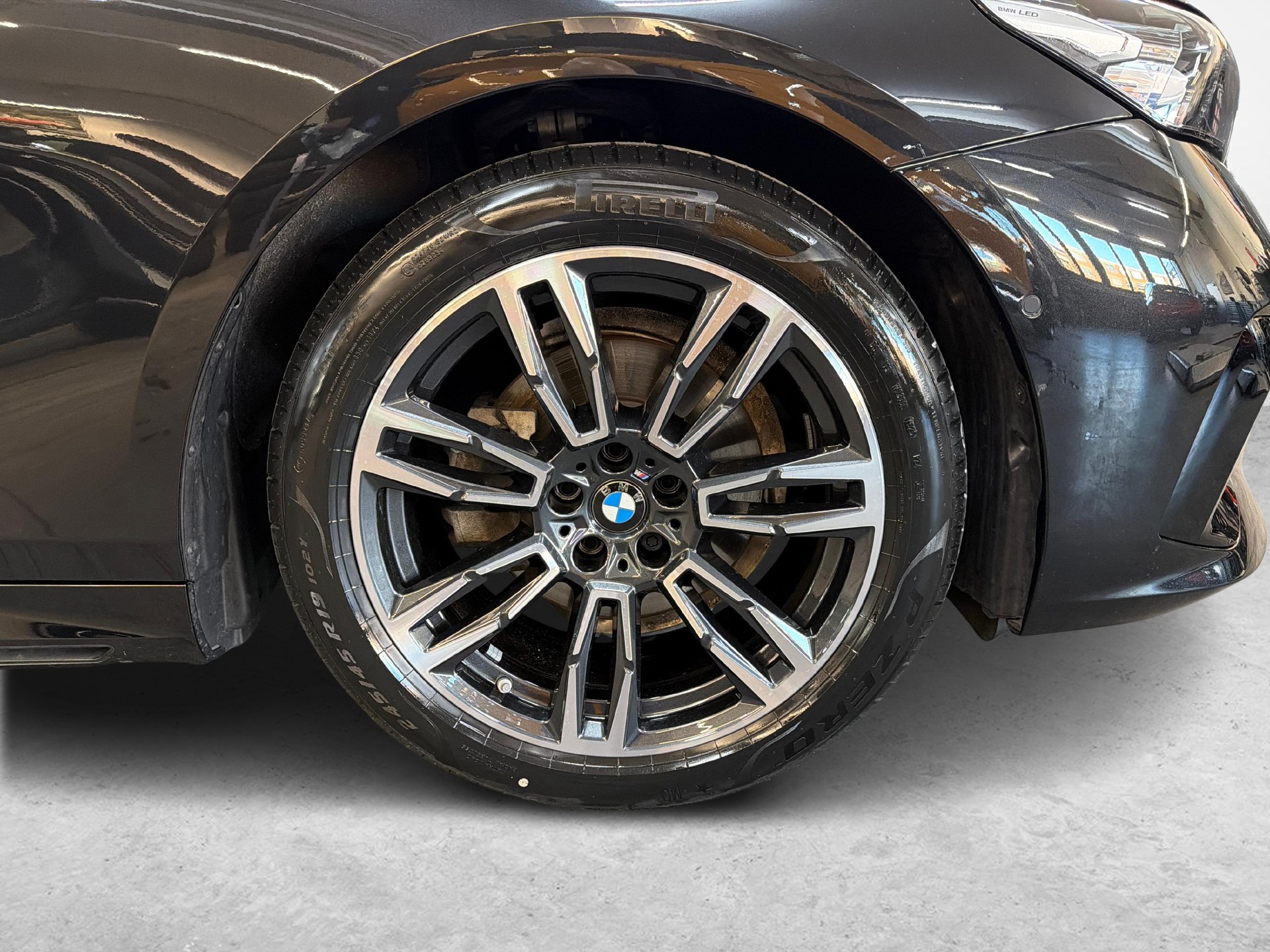 BMW 520d xDrive Touring-image-8
