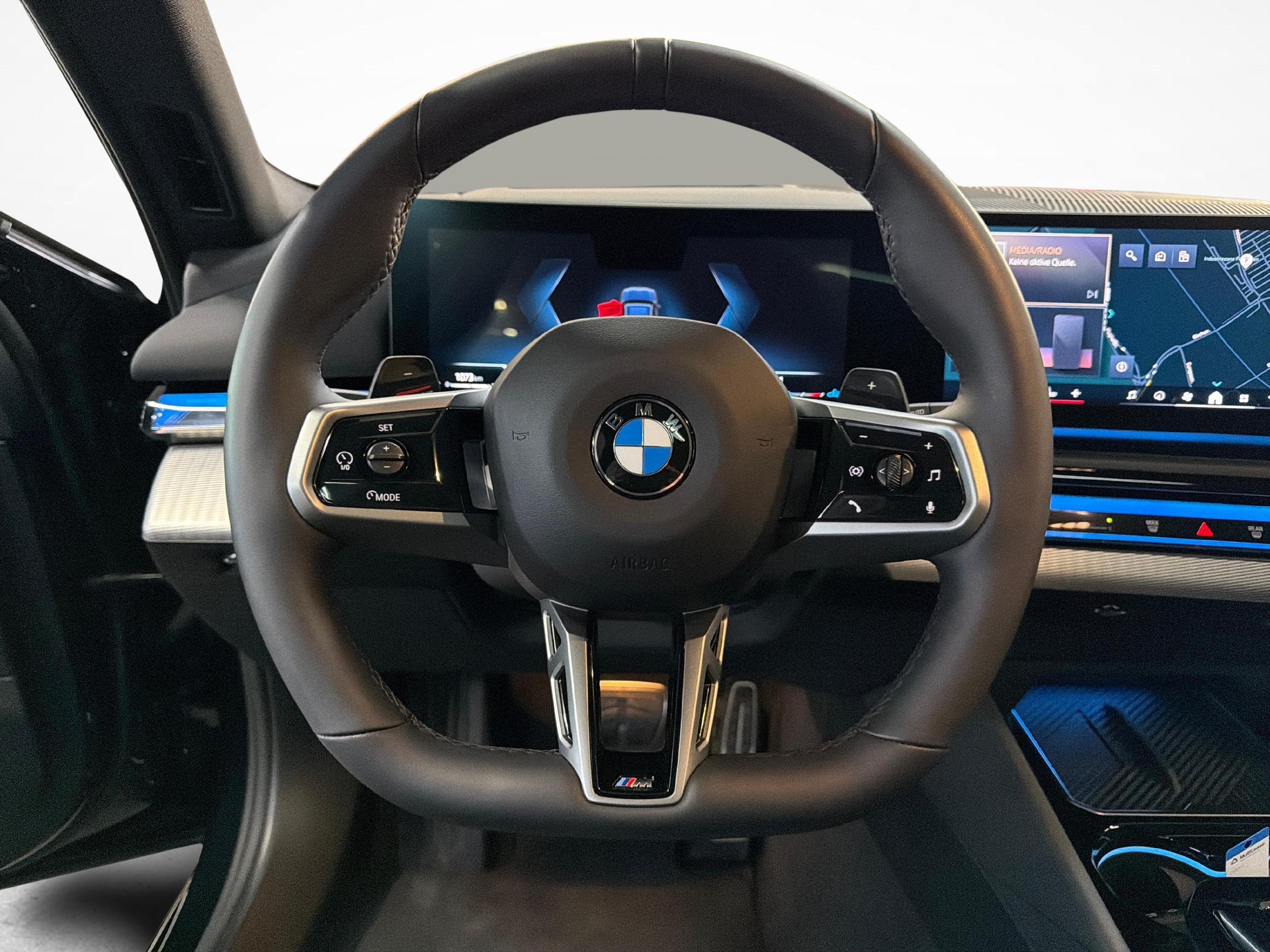 BMW 520d xDrive Touring-image-12