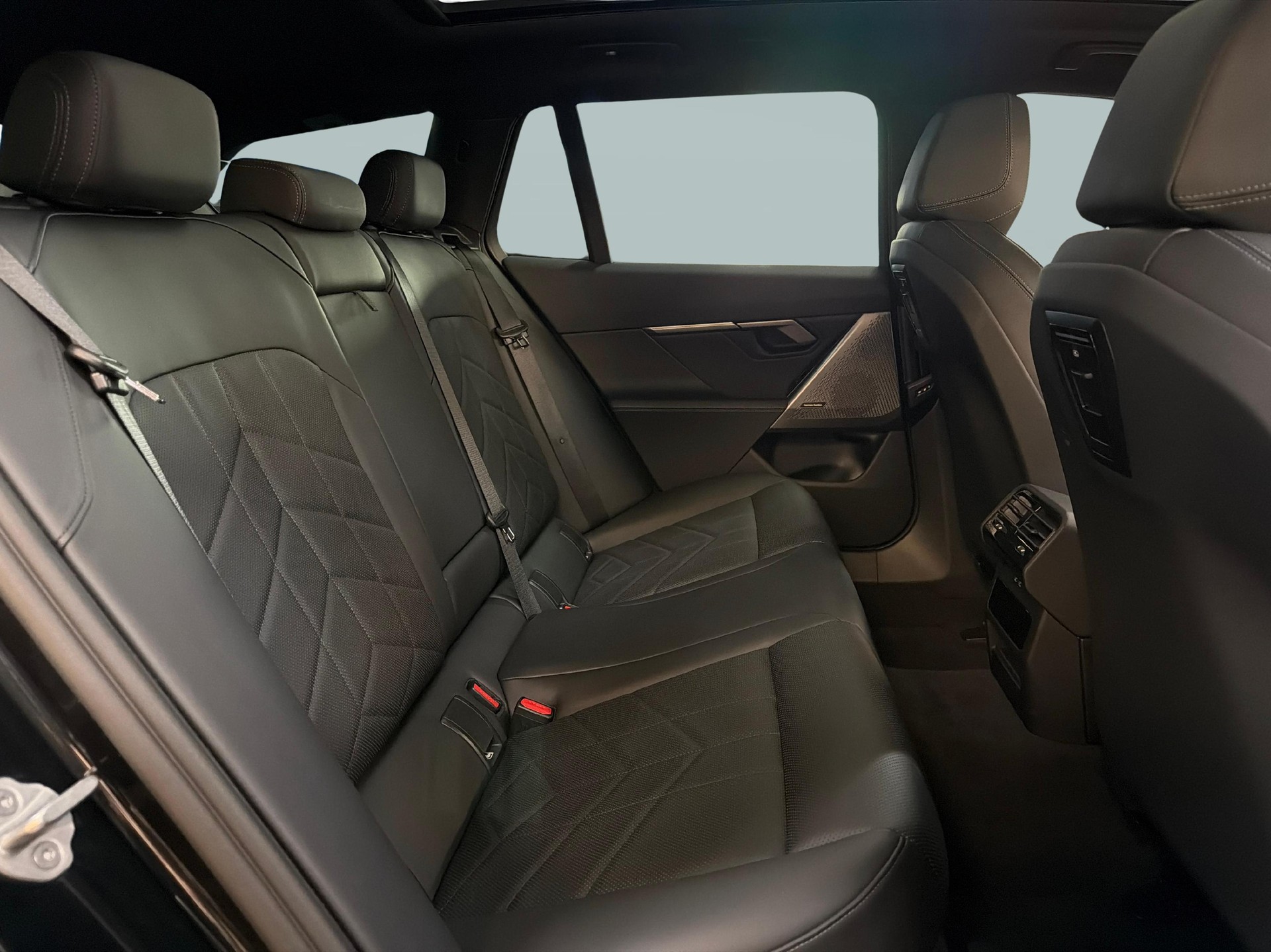 BMW 520d xDrive Touring-image-16