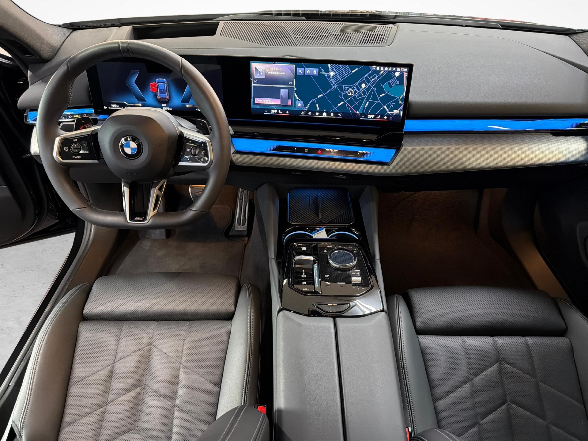 BMW 520d xDrive Touring-image-11
