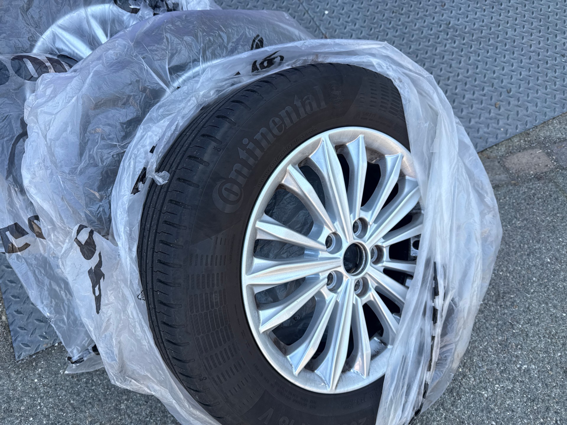FORD Focus 1.0 SCTi Titanium Automatic-image-15