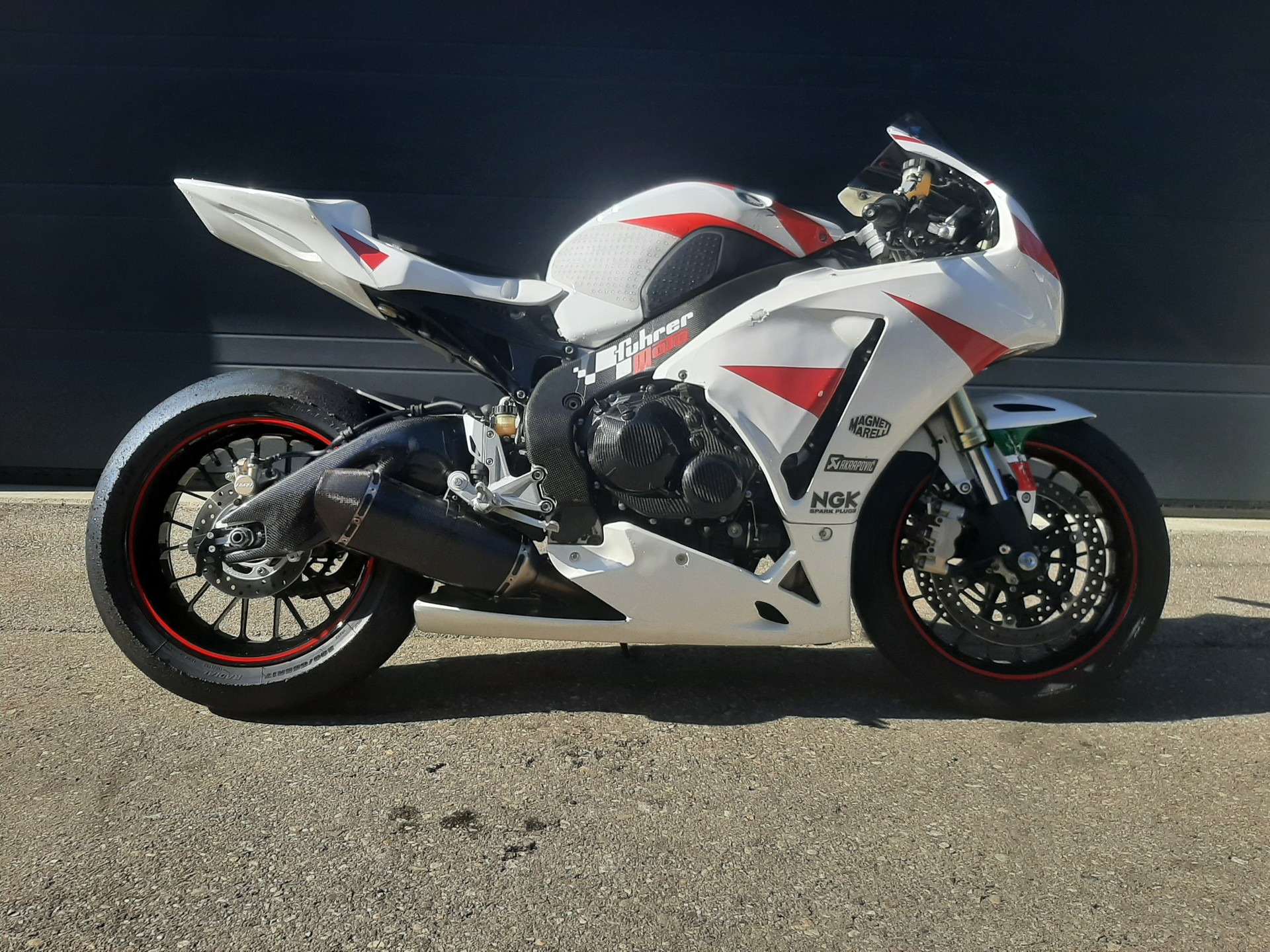 HONDA CBR 1000 RR Fireblade-image-0