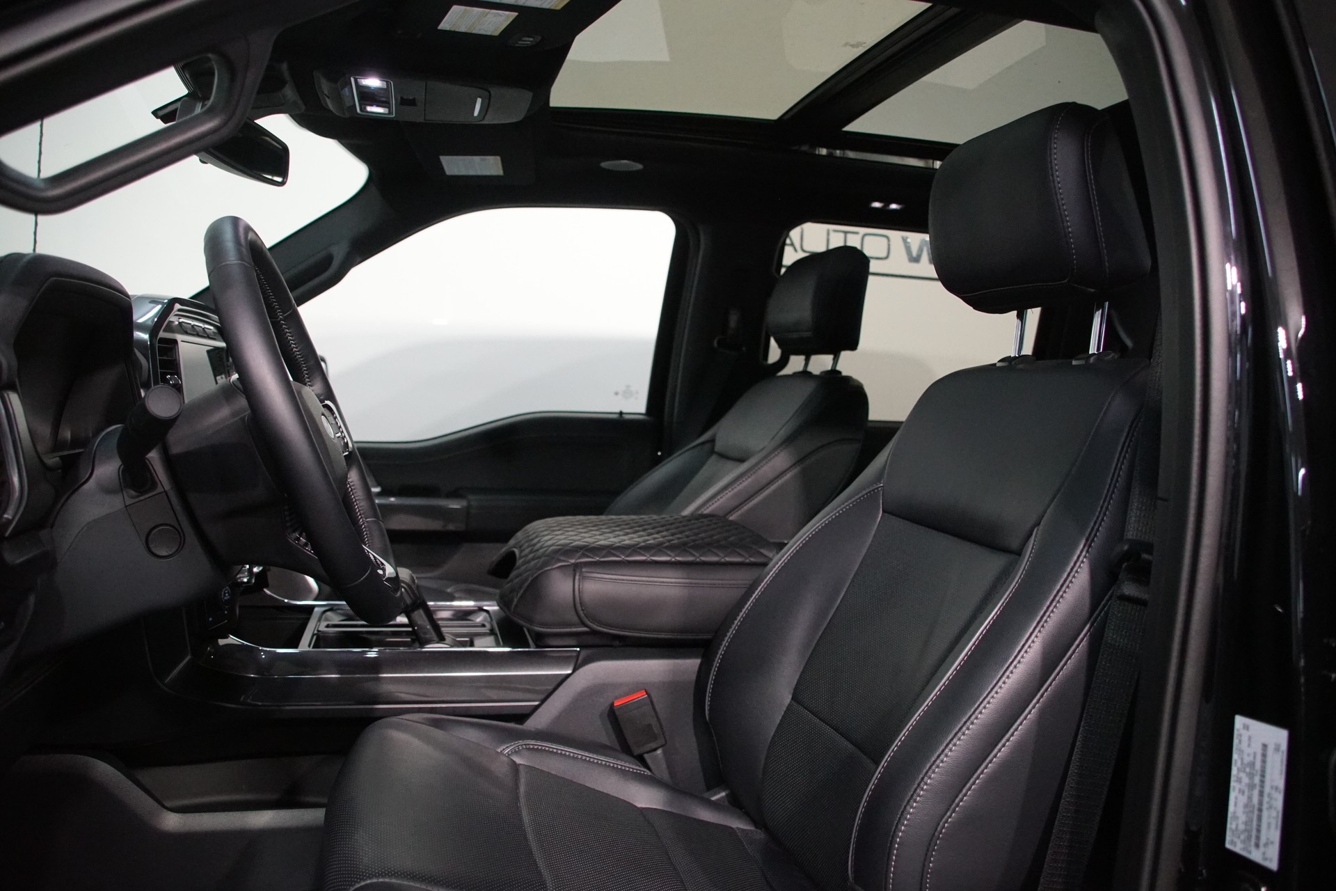 FORD F-150 Lariat FX4 V8-image-18
