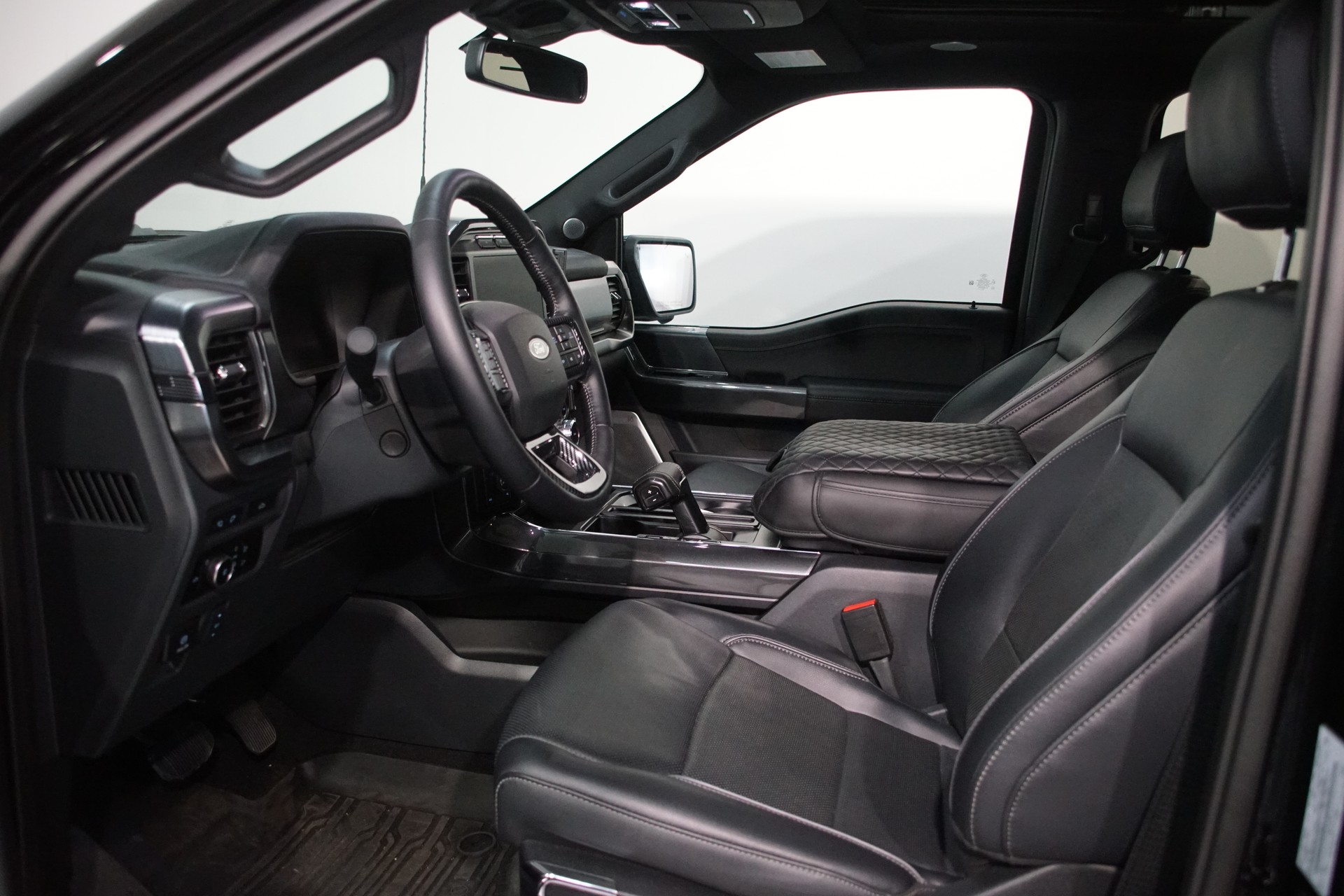 FORD F-150 Lariat FX4 V8-image-17