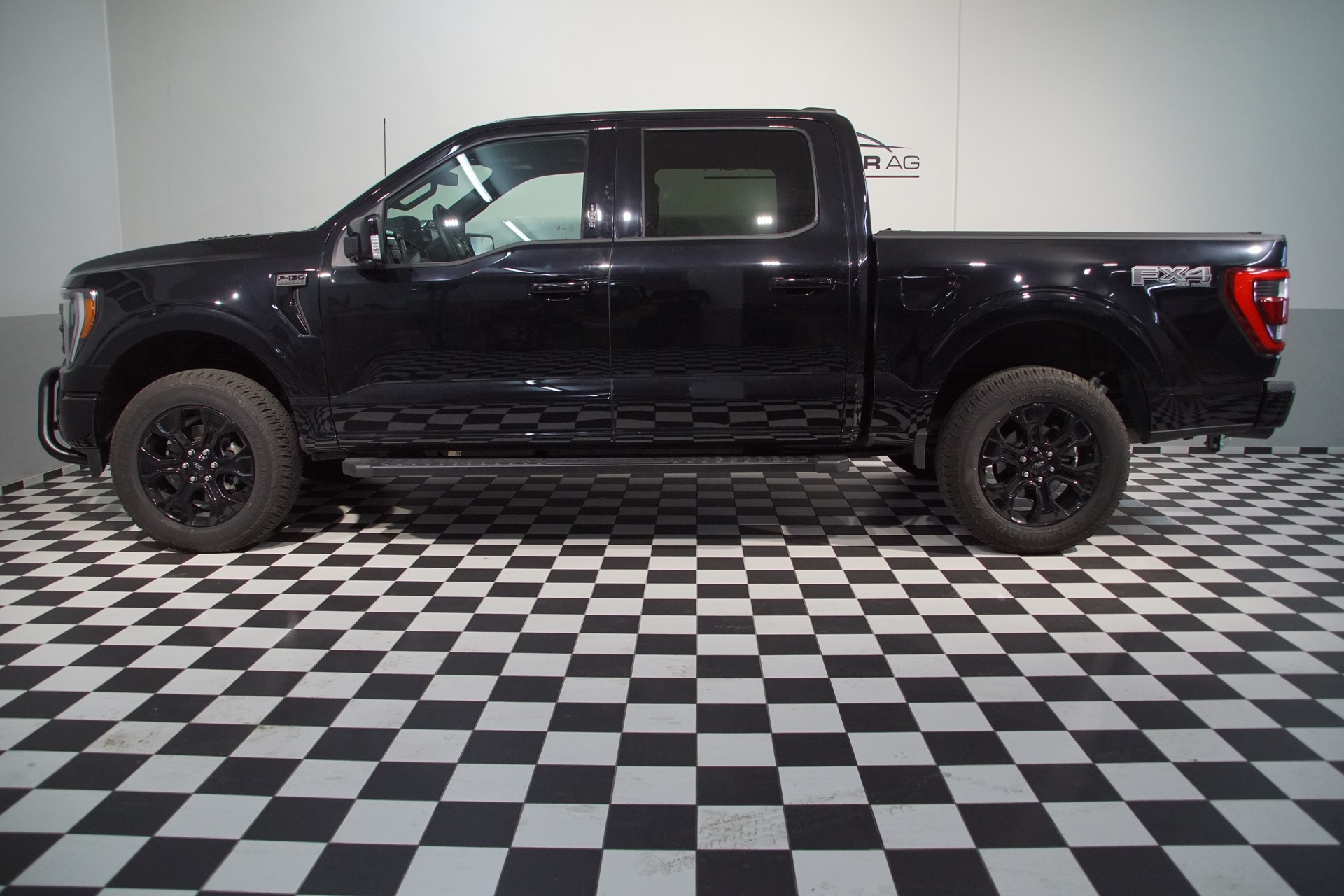 FORD F-150 Lariat FX4 V8-image-11